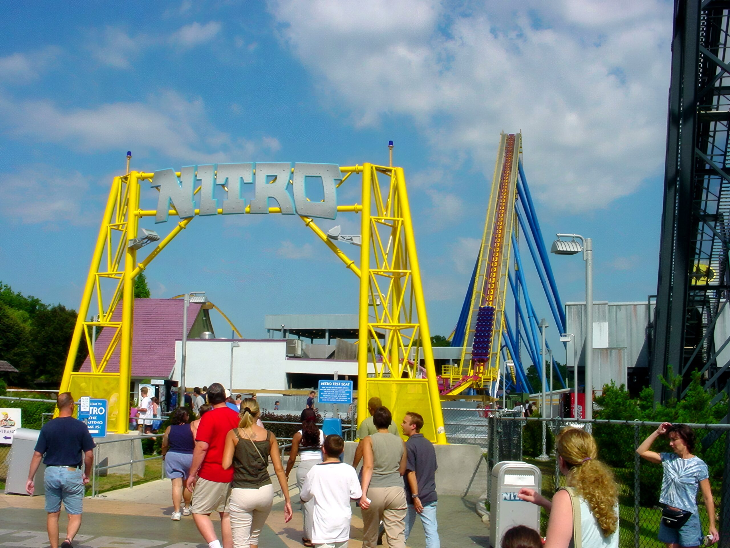 Nitro entrance arch with the lift hill rising behind it, July 2001