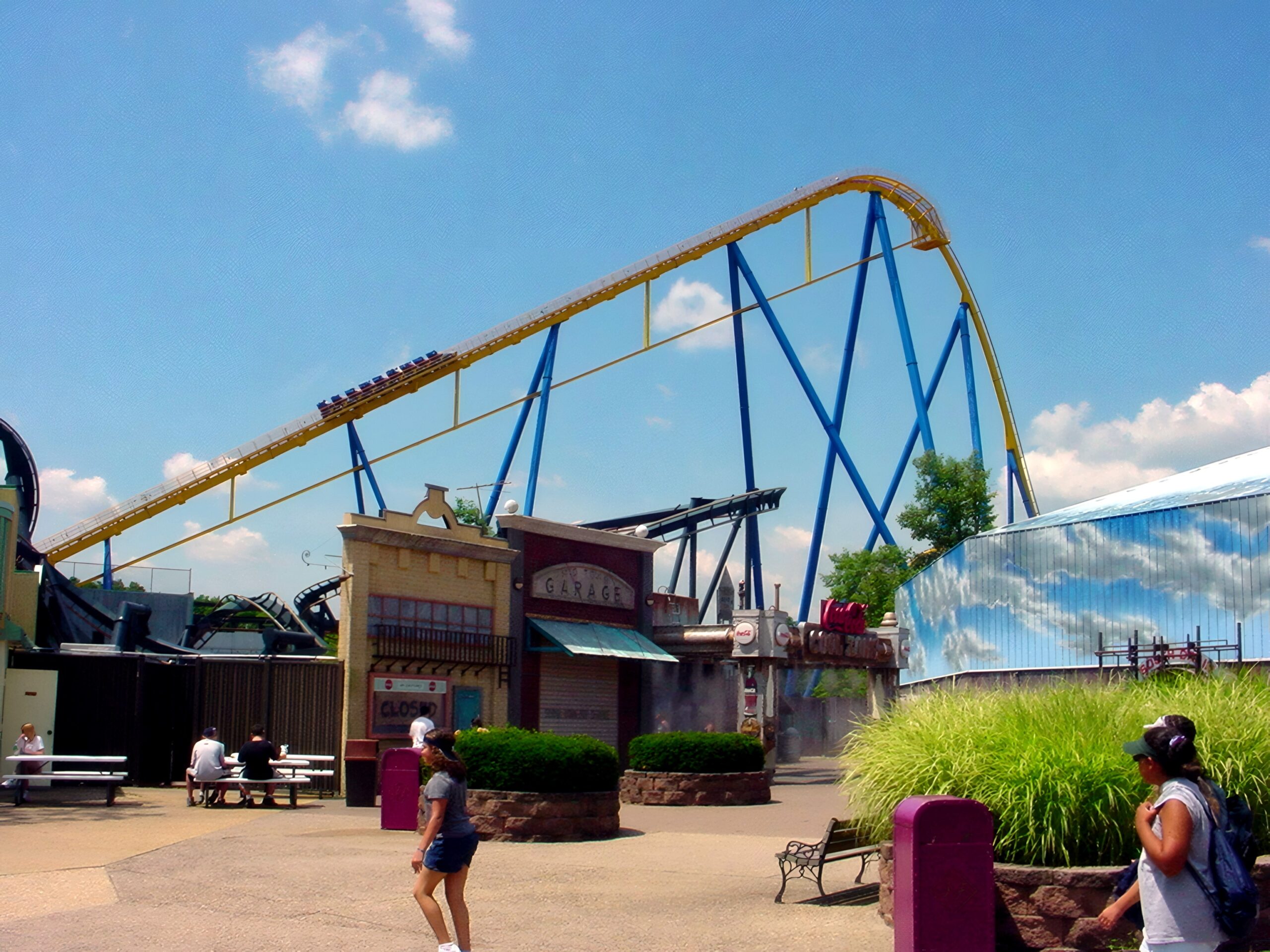 Nitro's lift hill rising above the plaza on blue supports, July 2001