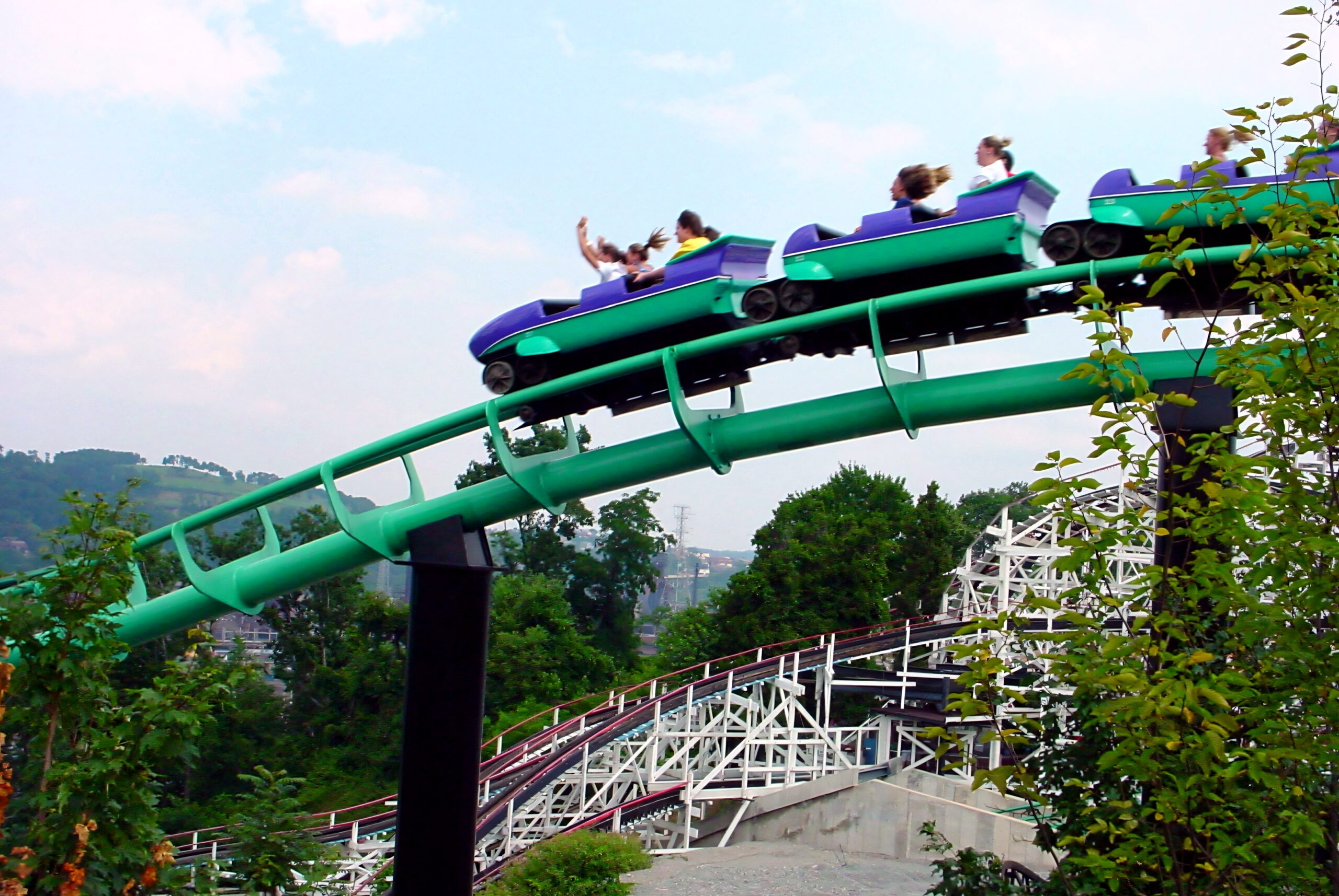 A Phantom's Revenge train above the Thunderbolt structure, July 2003