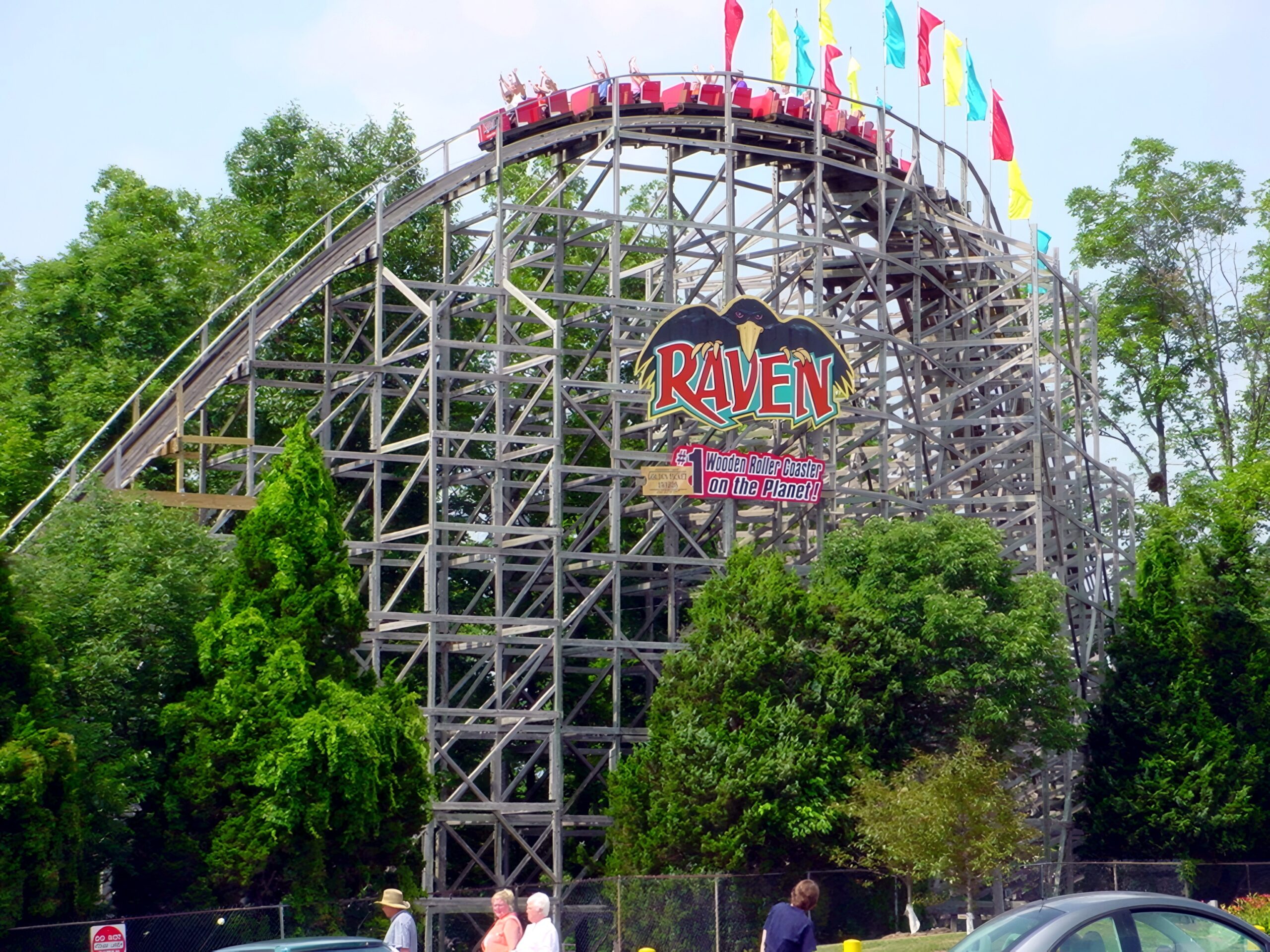 A Raven train at the top of the lift hill, July 2002