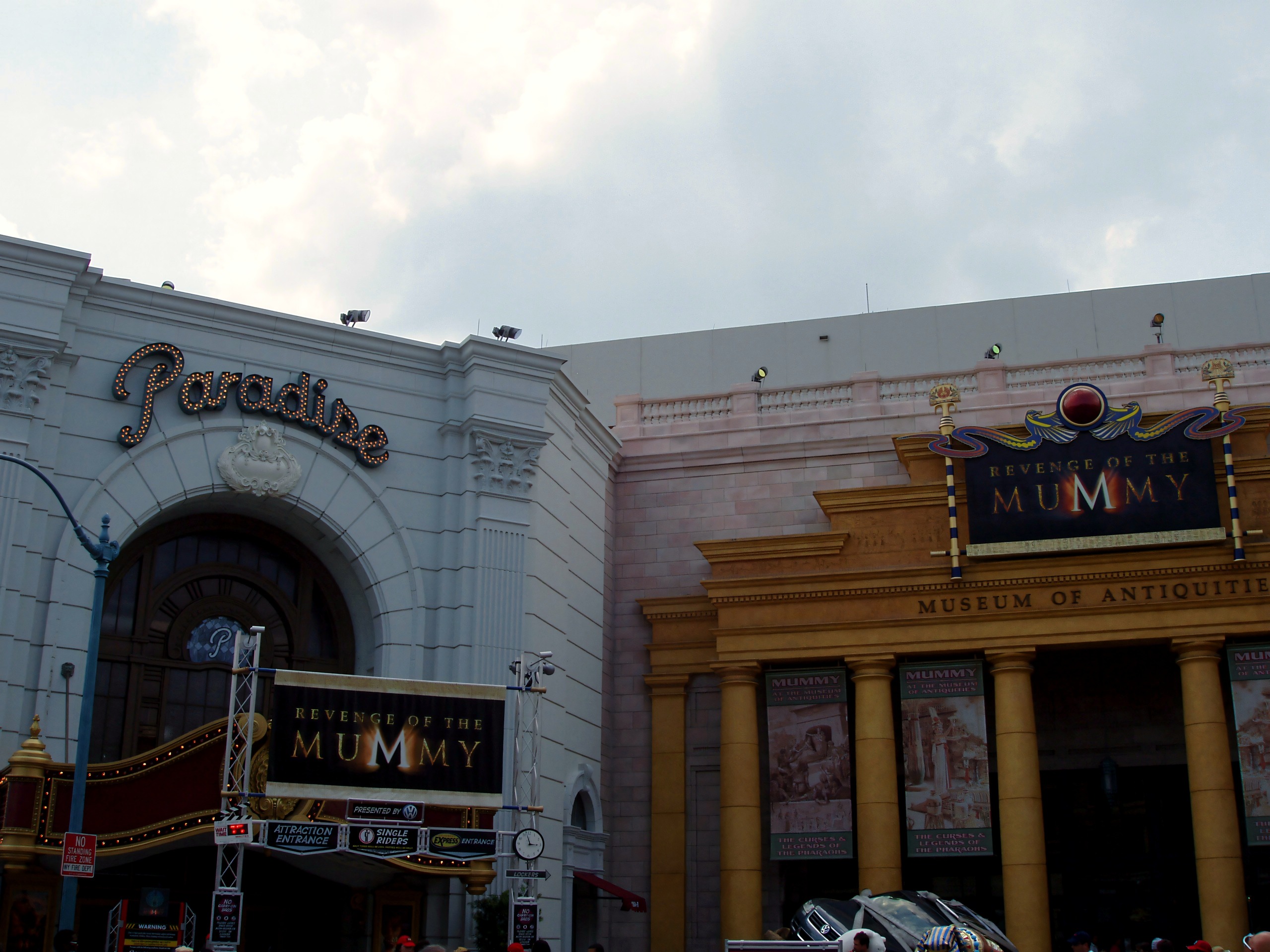 The Paradise theater front beside the Revenge of the Mummy entrance at Universal Studios Florida, June 2006