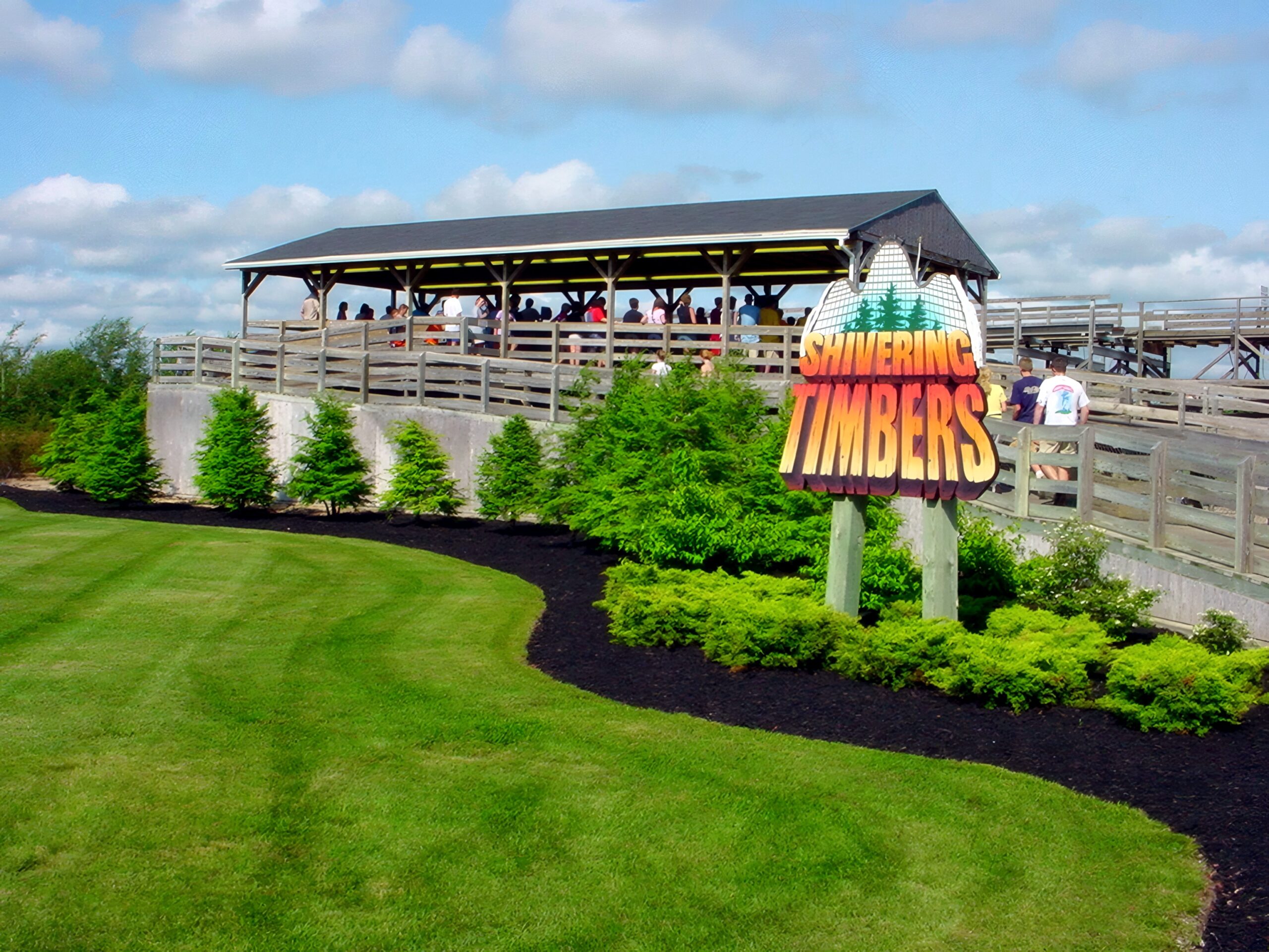Shivering Timbers station building and entrance sign across the lawn, June 2002