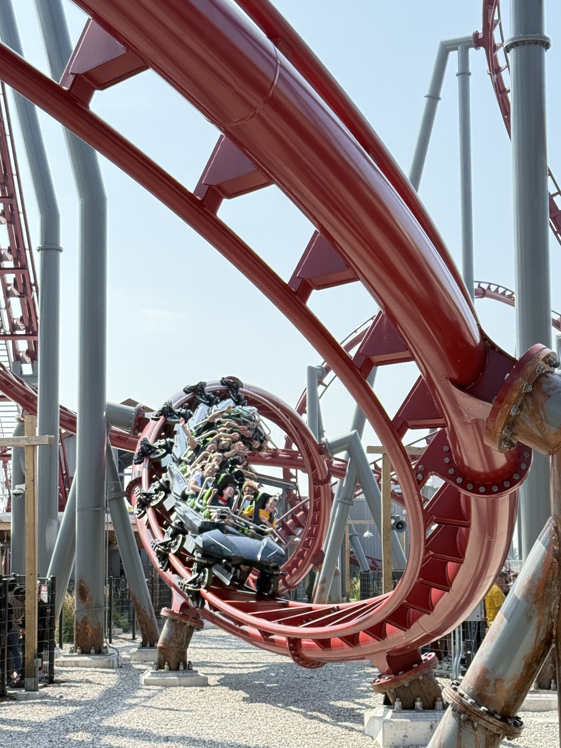 A Siren's Curse train entering the red inversion