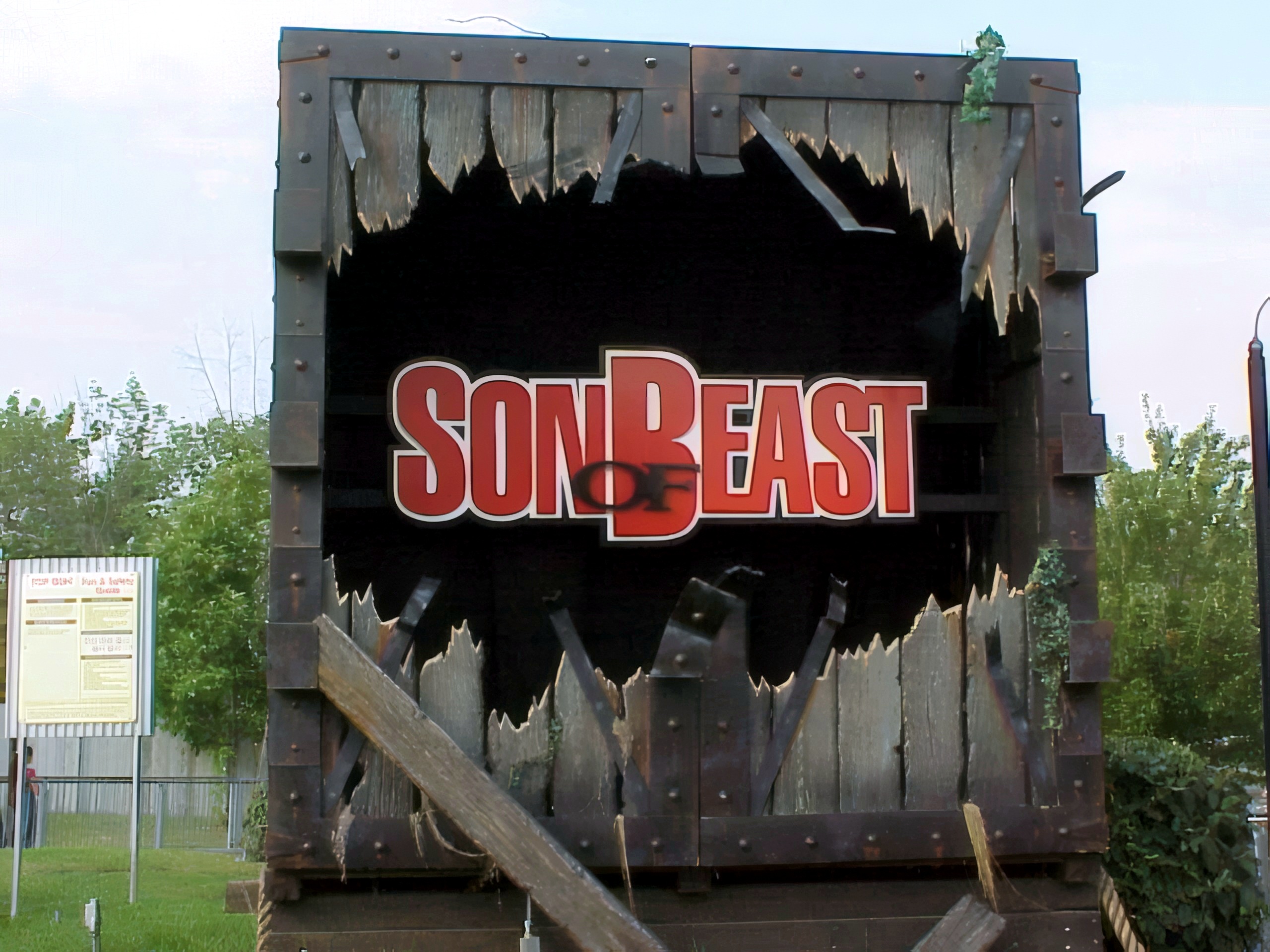 The Son of Beast entrance sign at Kings Island, August 2000