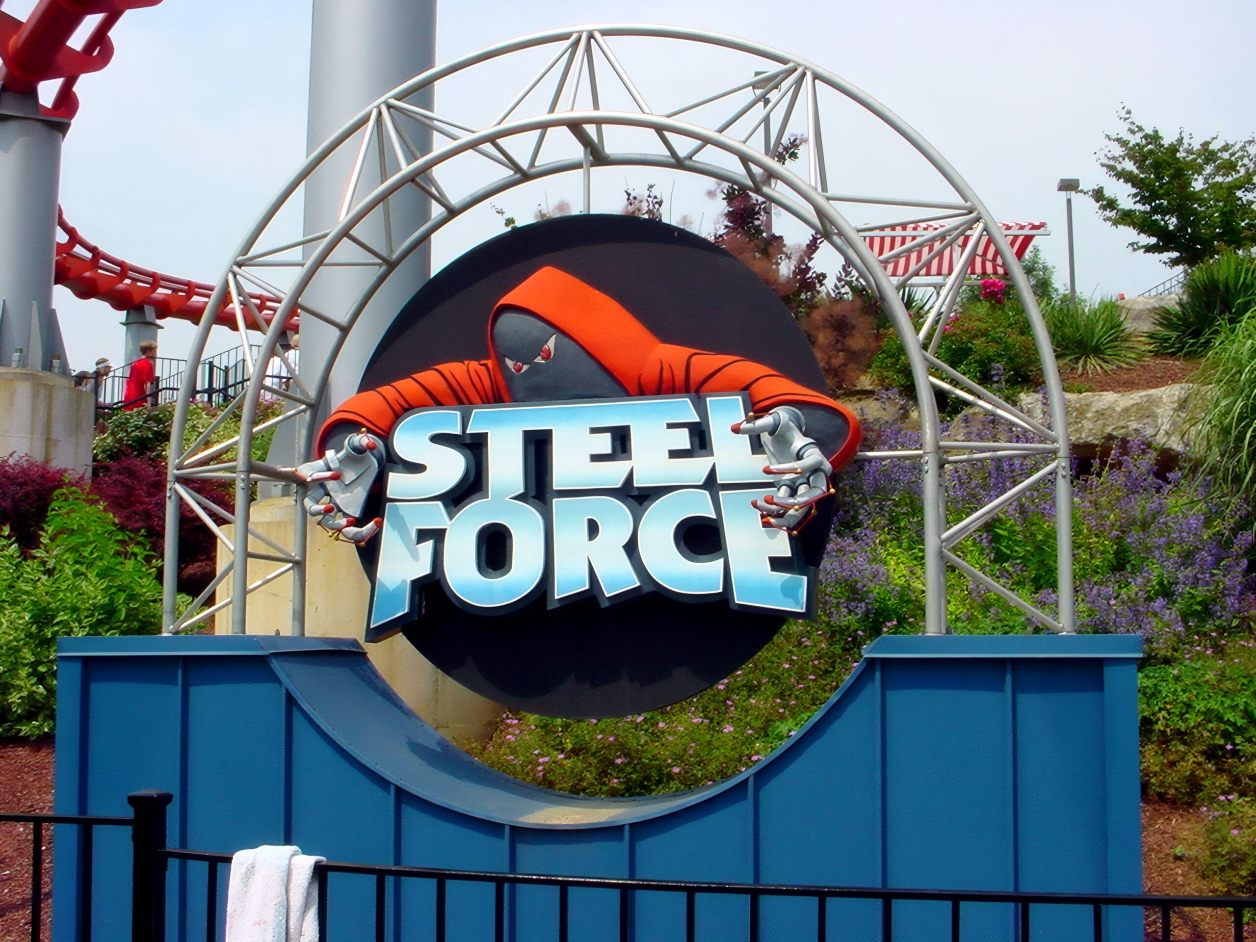 The Steel Force entrance sign at Dorney Park, July 2001