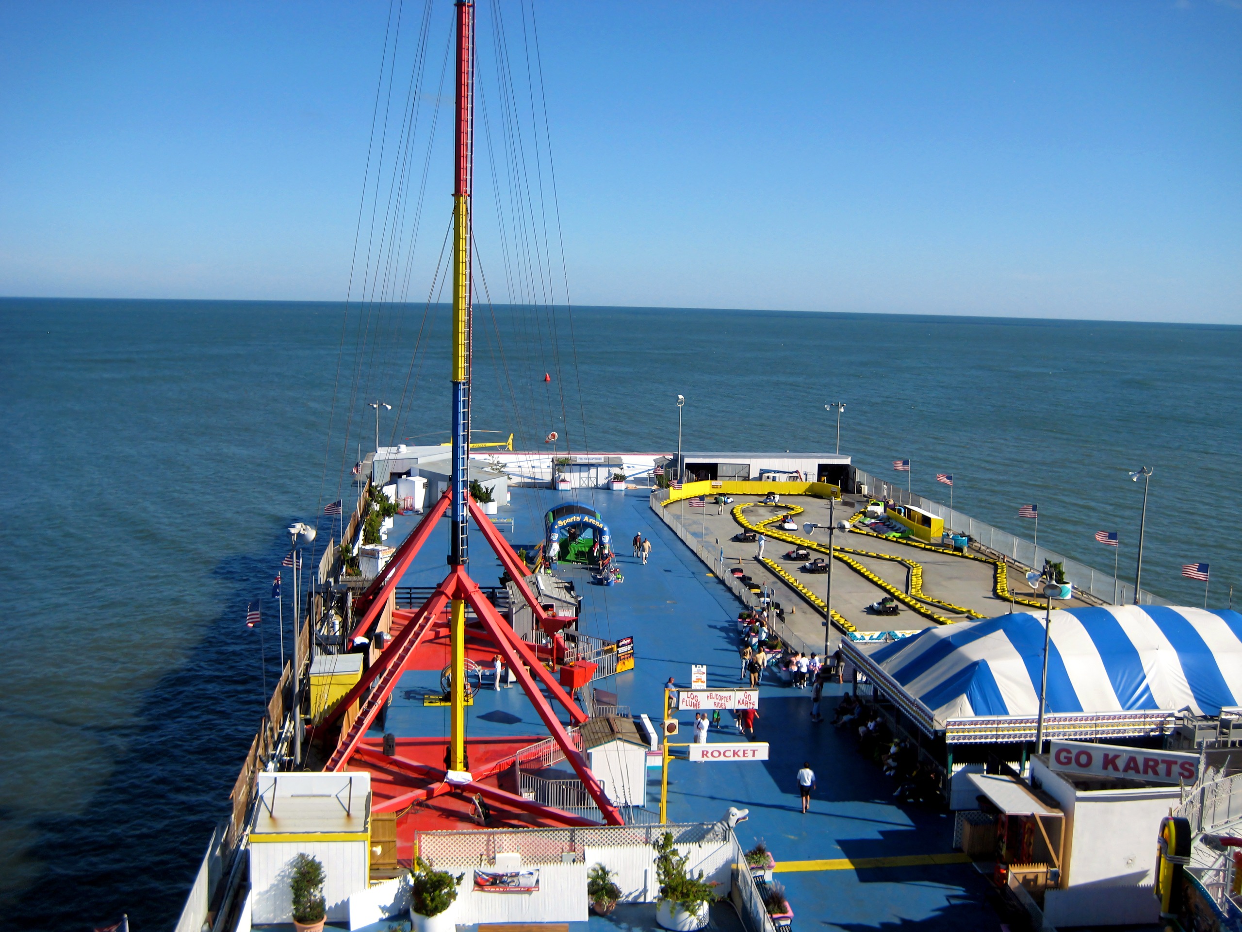 Go-karts and the slingshot tower from above, Steel Pier, July 2007