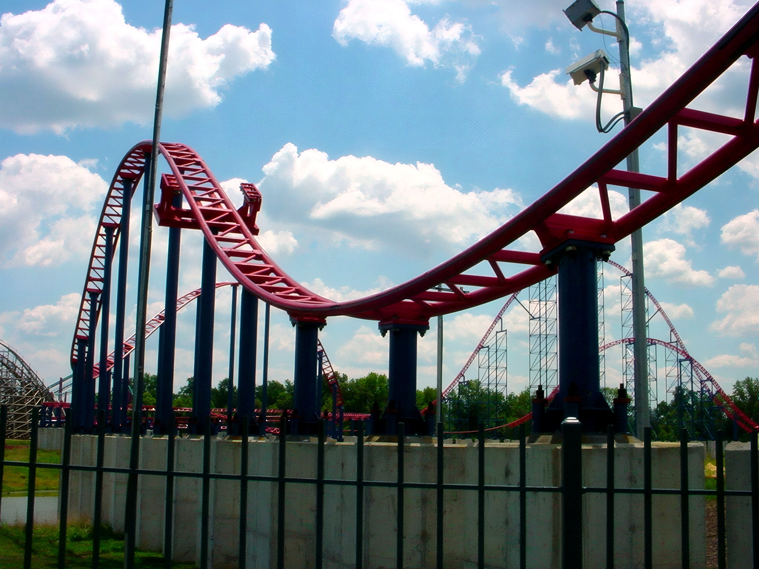 Superman: Ride of Steel's camelback hill on blue supports at Six Flags America, July 2001