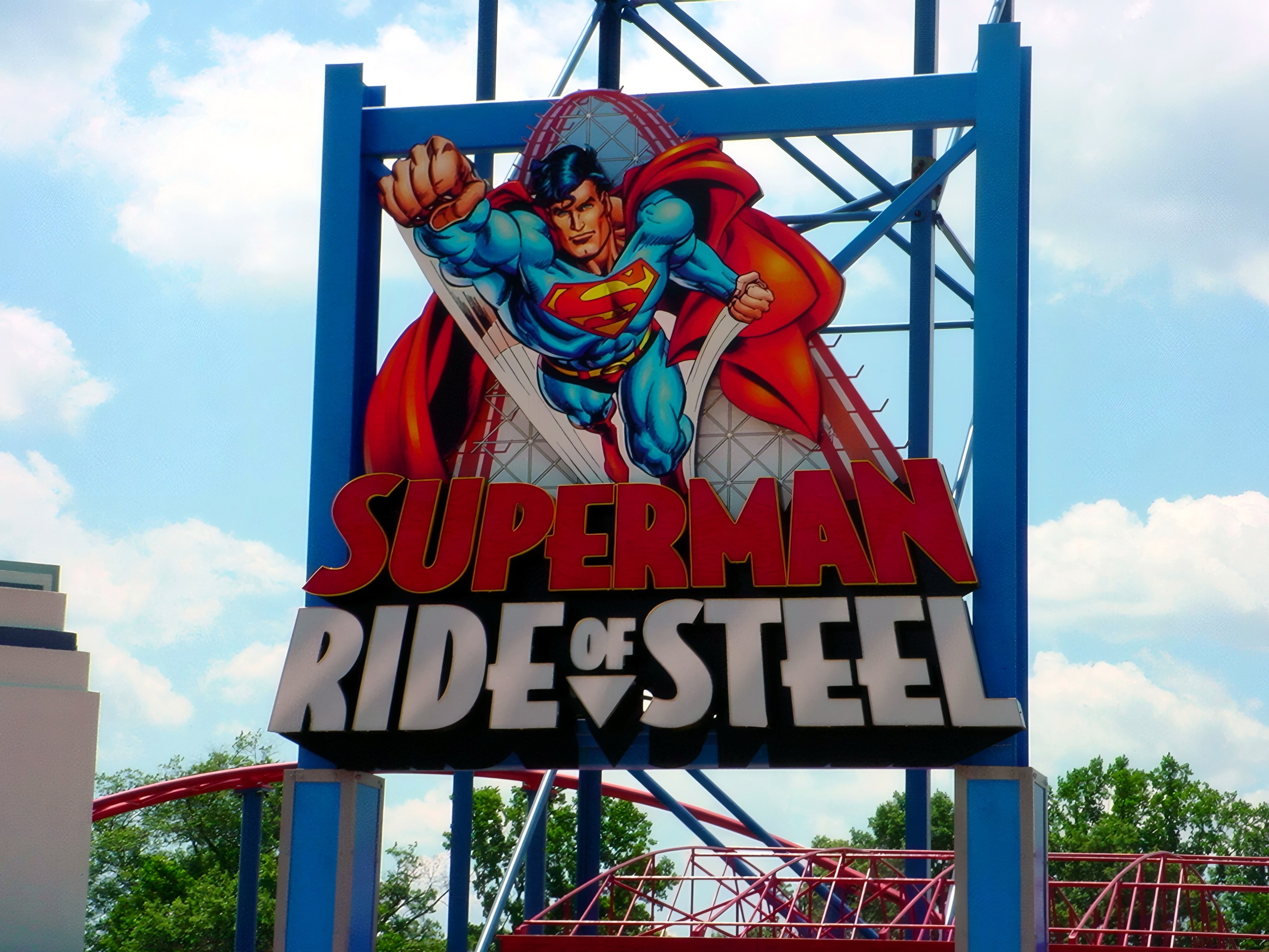 The Superman: Ride of Steel entrance sign at Six Flags America, July 2001