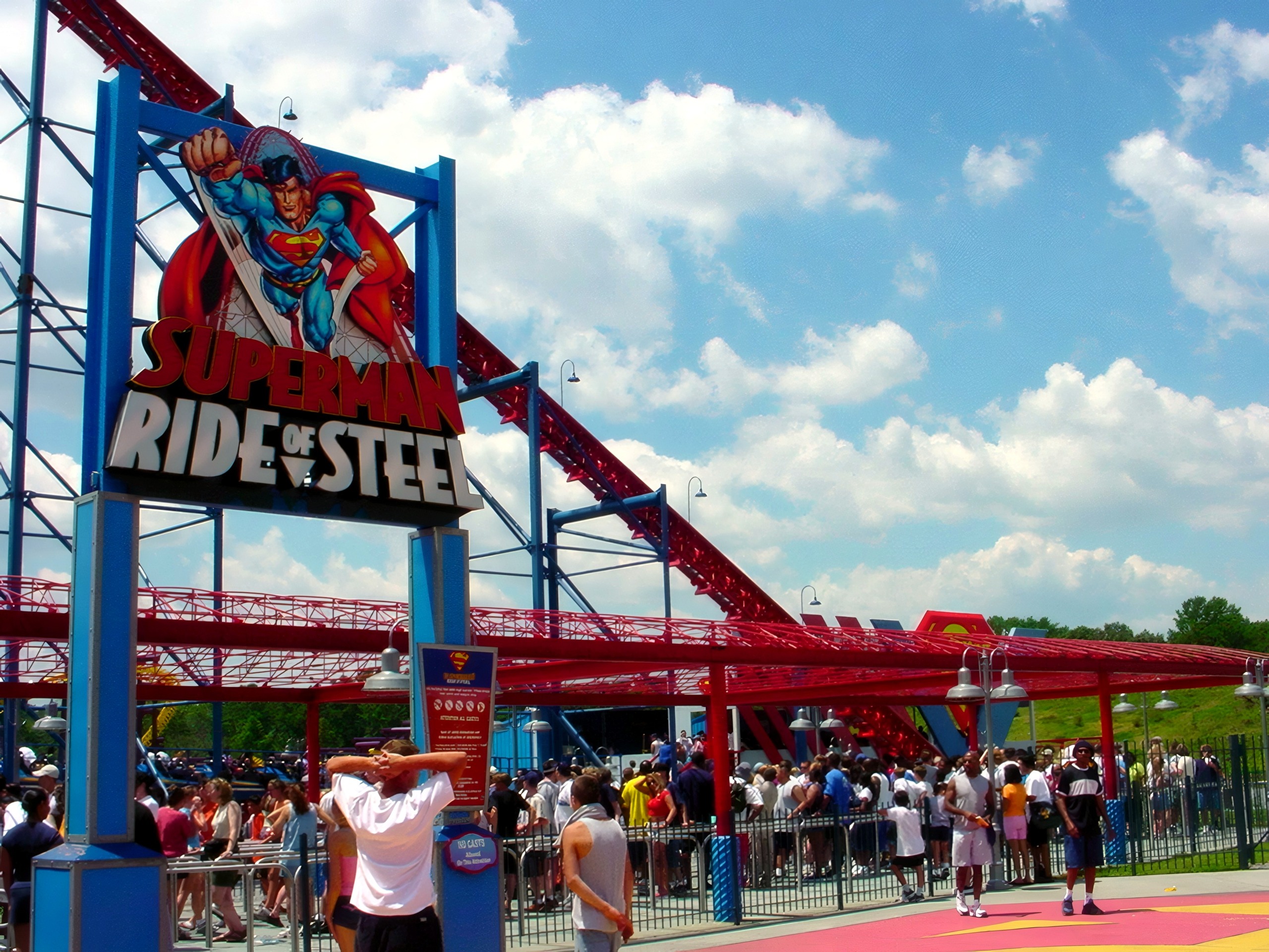 The Superman: Ride of Steel sign with the station and queue behind at Six Flags America, July 2001