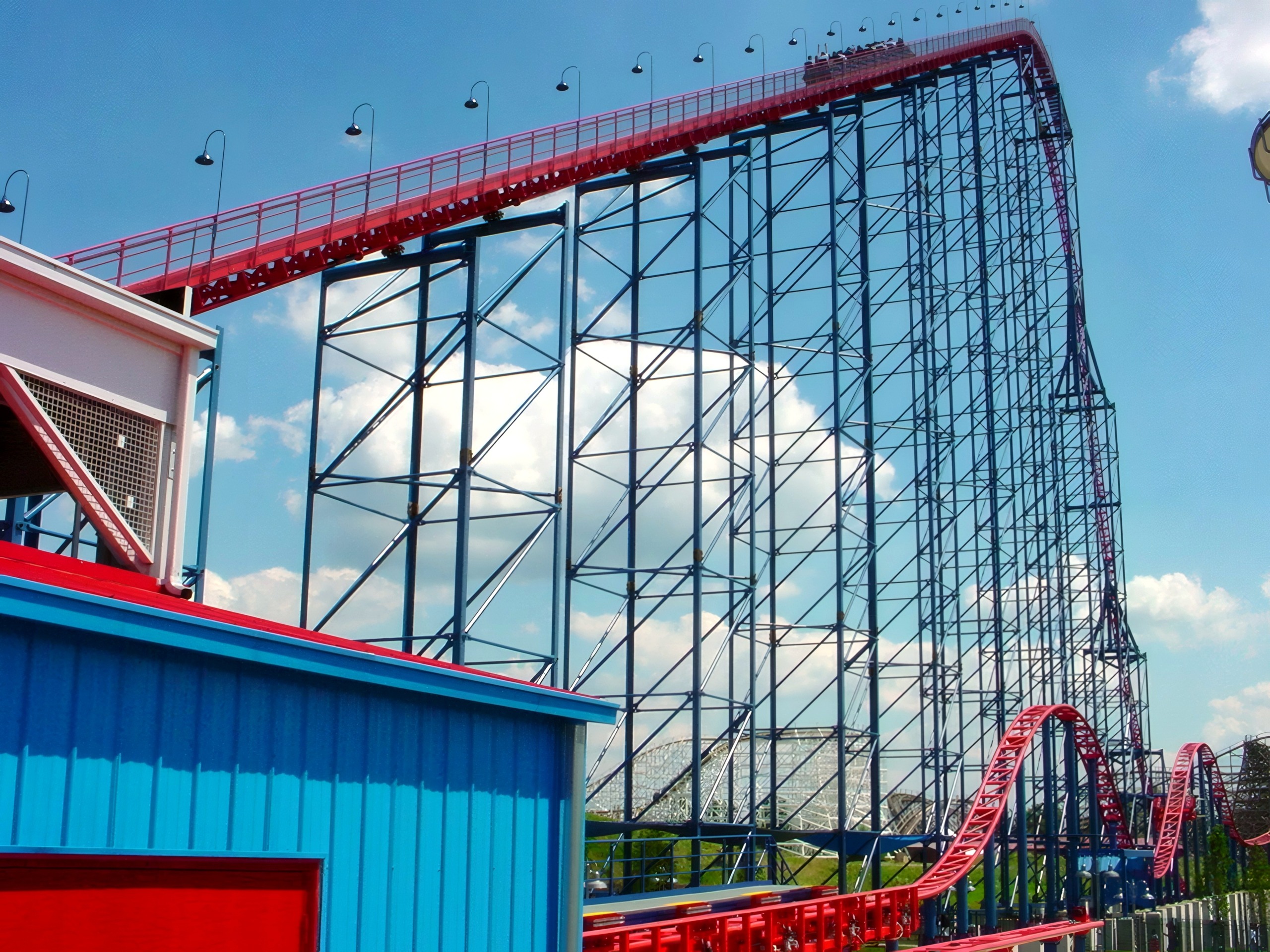 A Superman: Ride of Steel train cresting the lift hill above the blue lattice at Six Flags America, July 2001