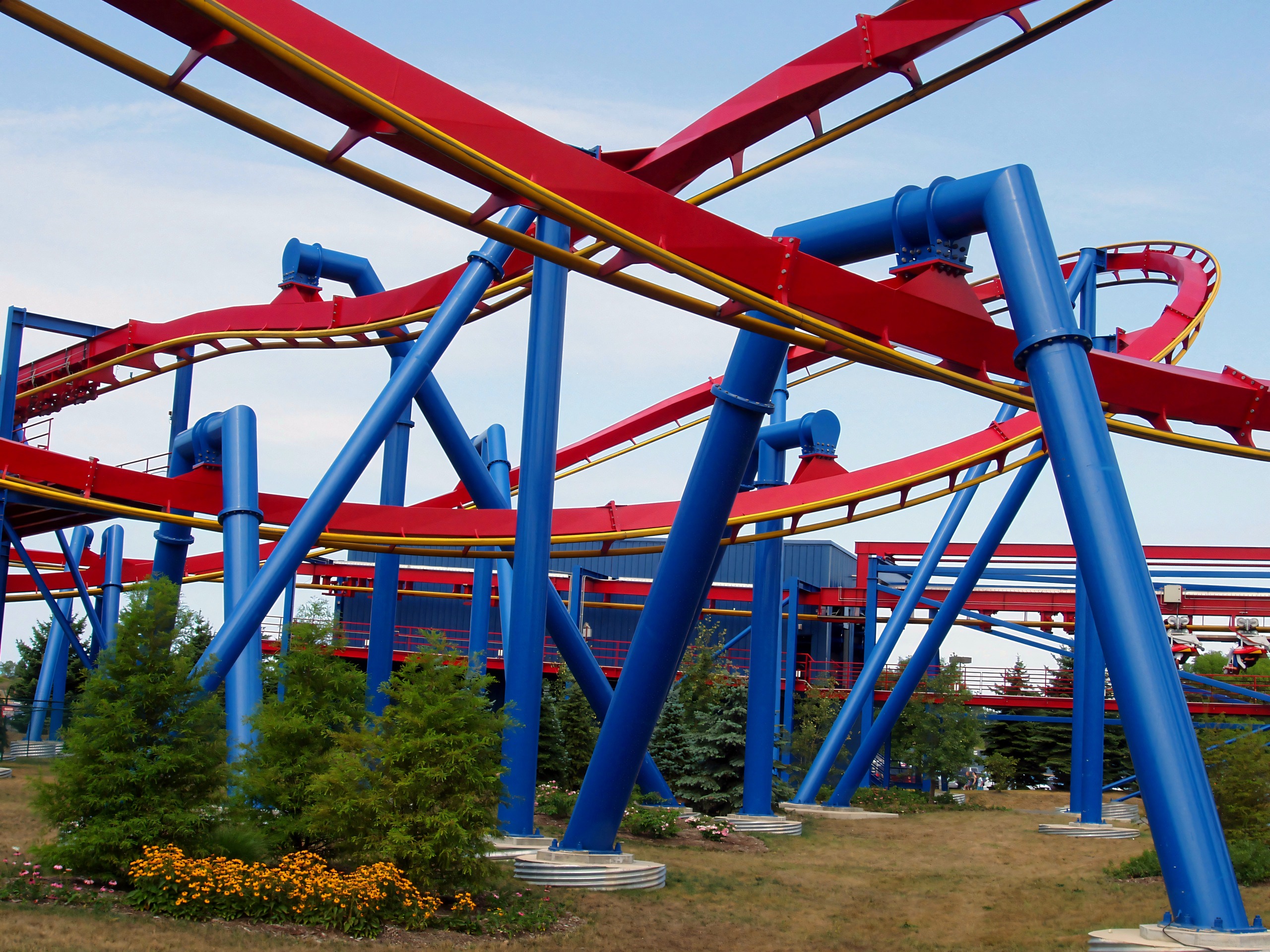 Superman: Ultimate Flight's crossing track and supports at Six Flags Great America, August 2005