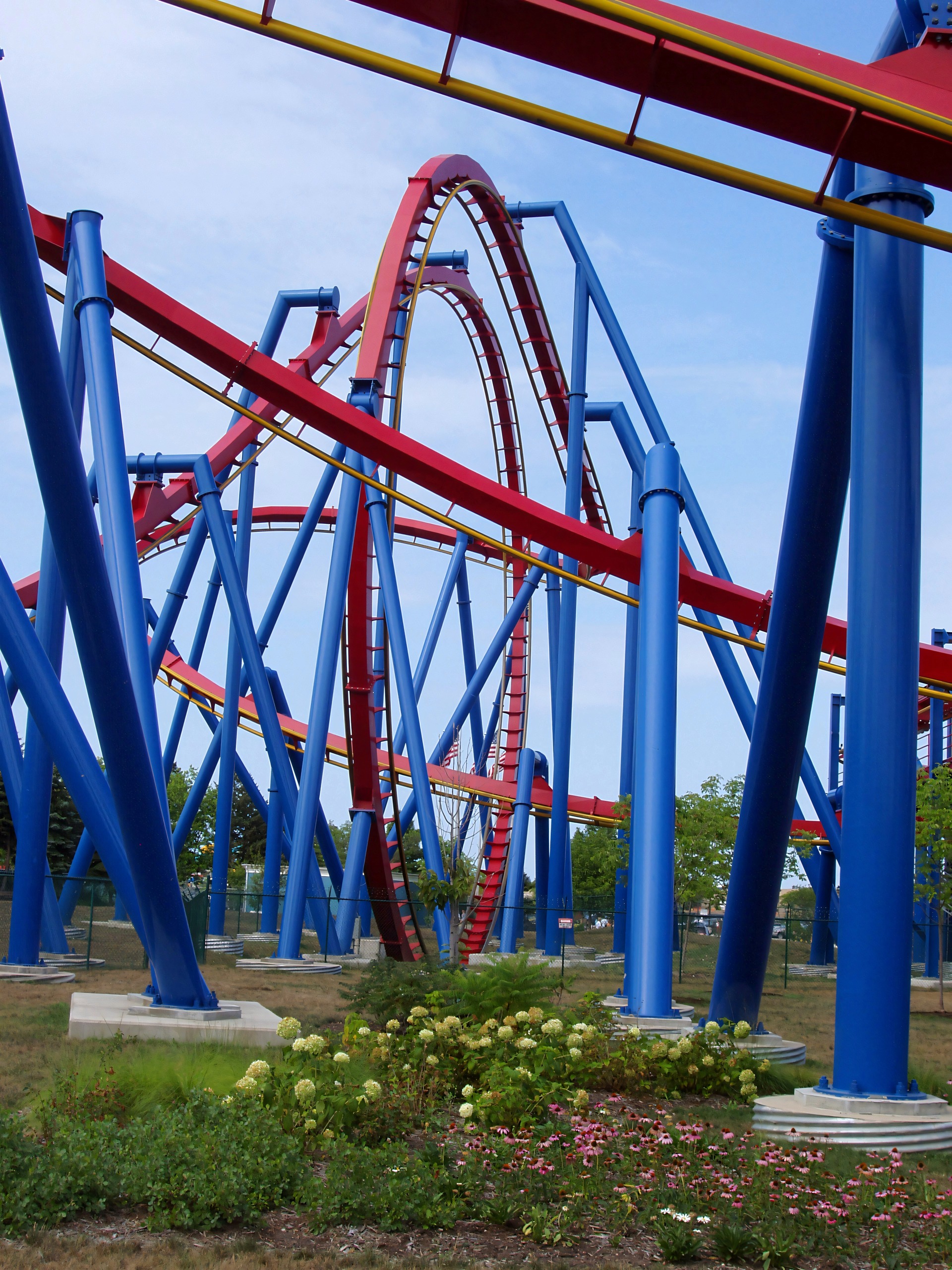 Superman: Ultimate Flight's twisting red track on blue supports at Six Flags Great America, August 2005