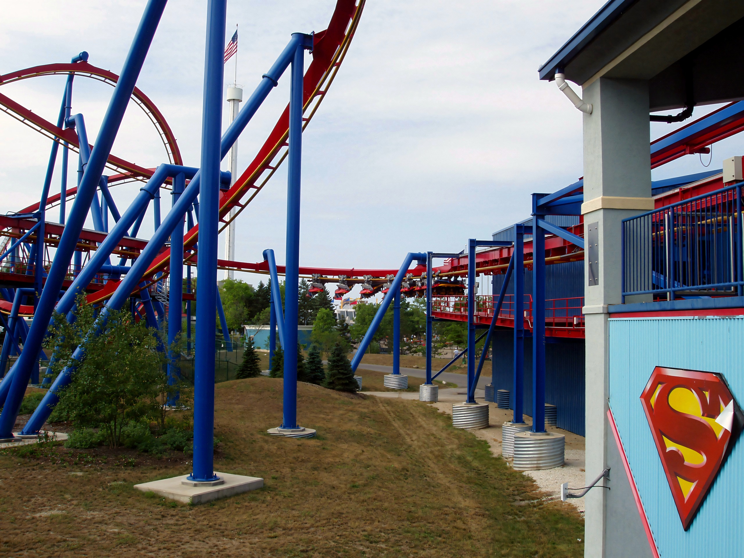 Superman: Ultimate Flight's support structure and dual track at Six Flags Great America, August 2005