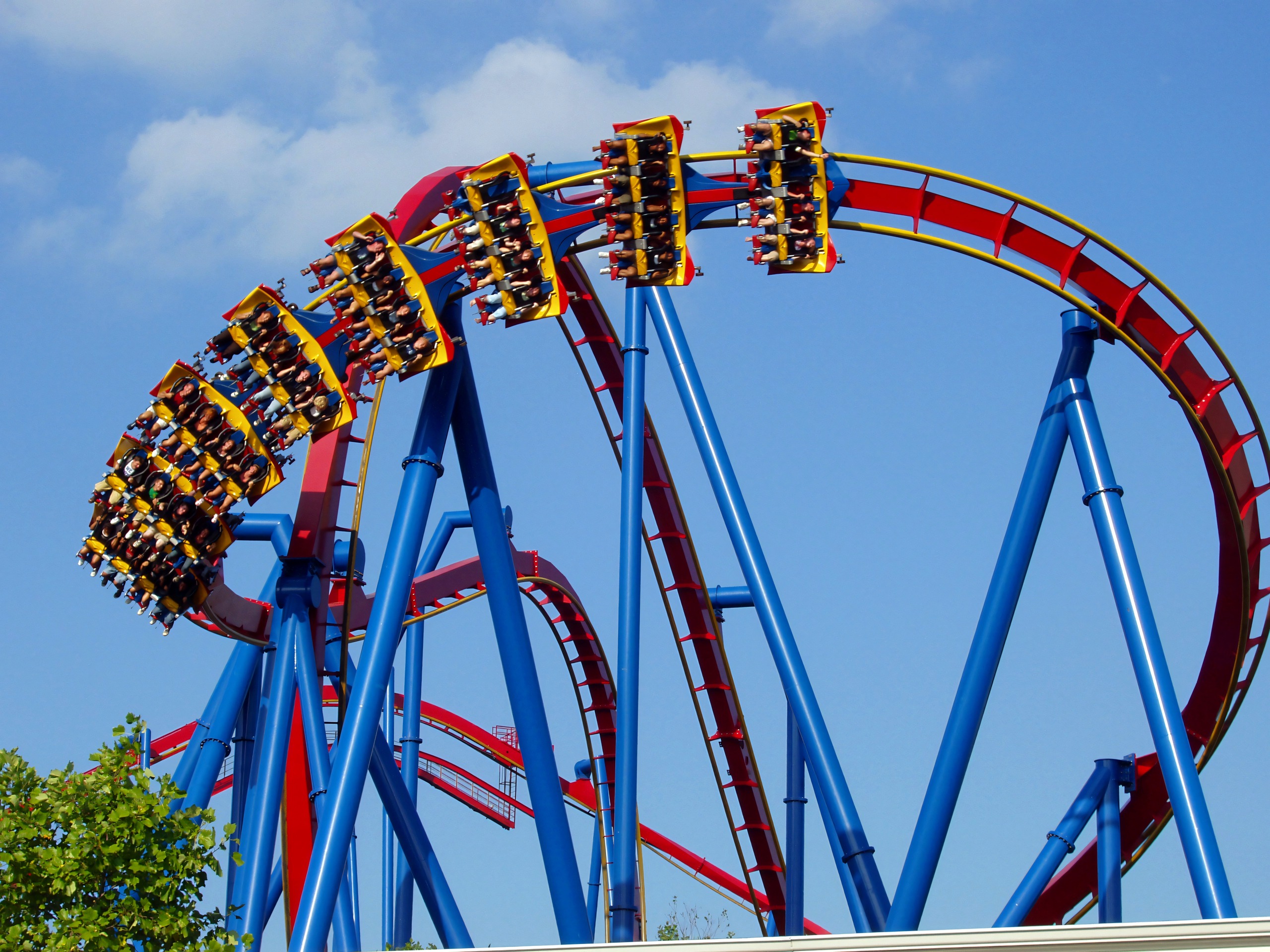 A Superman: Ultimate Flight train cresting a turn in the sun at Six Flags Great America, August 2005