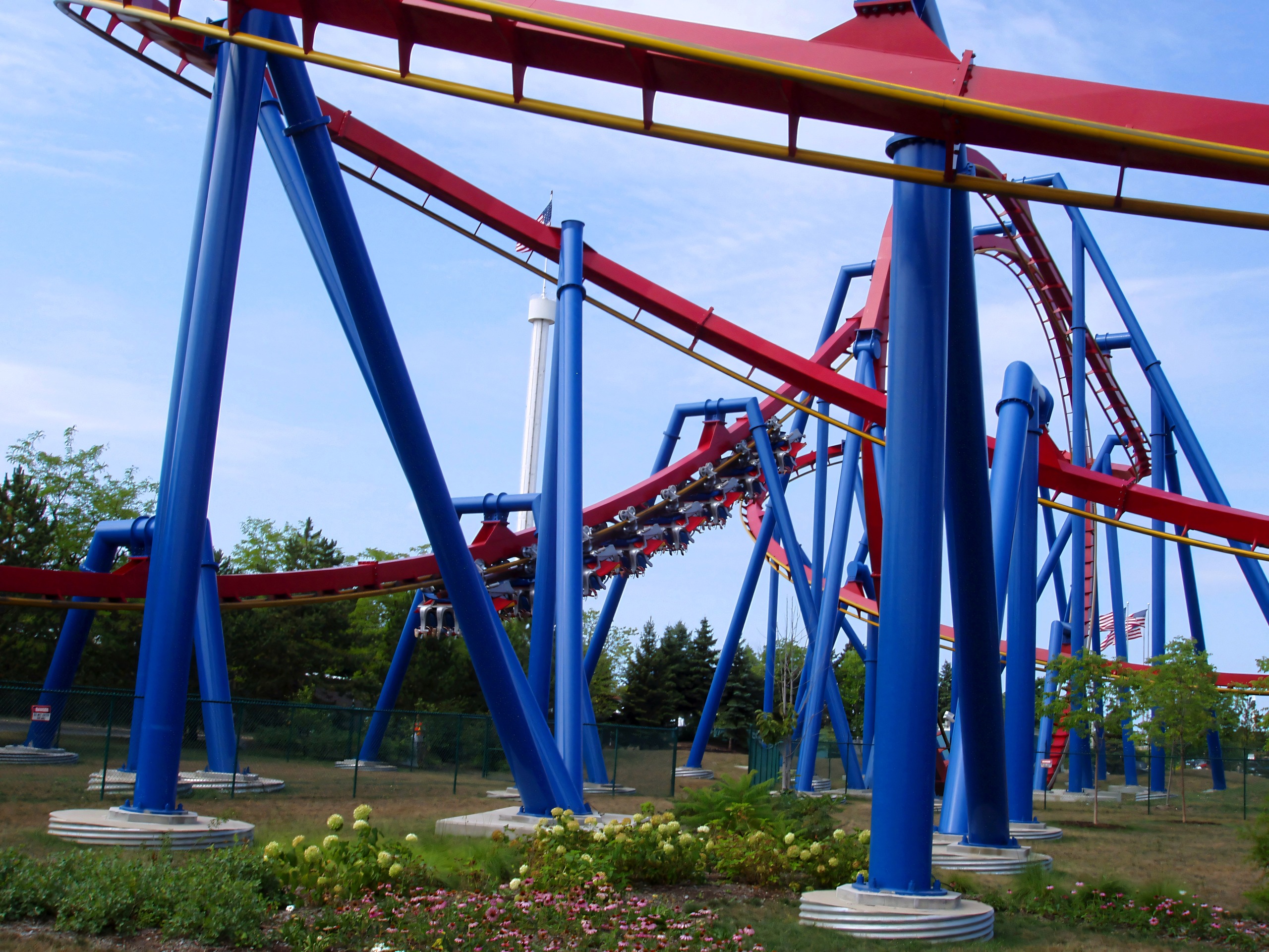 A Superman: Ultimate Flight train cresting a hill with a tower behind at Six Flags Great America, August 2005