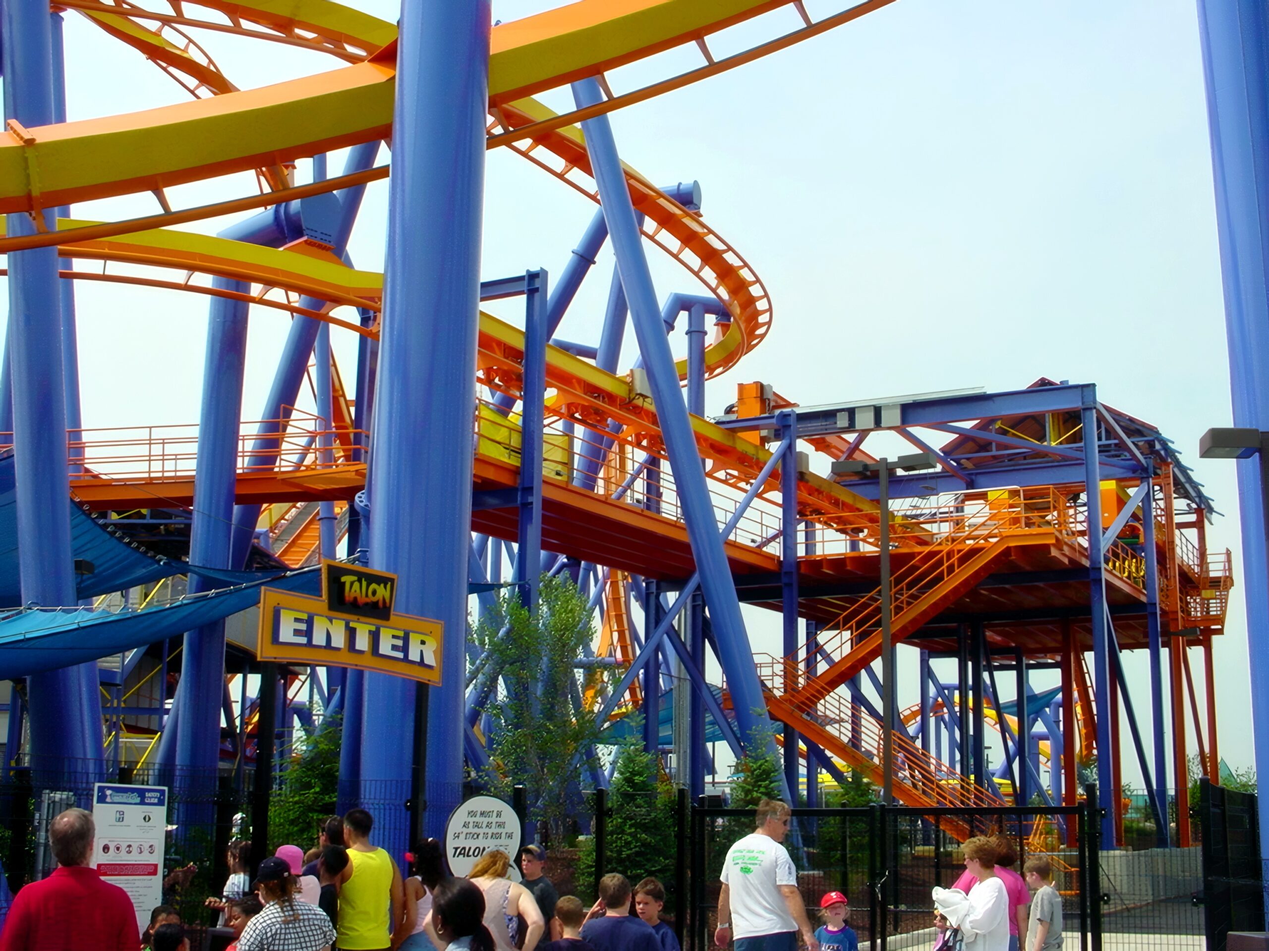 Talon's entrance area with the orange track and blue supports behind, July 2001