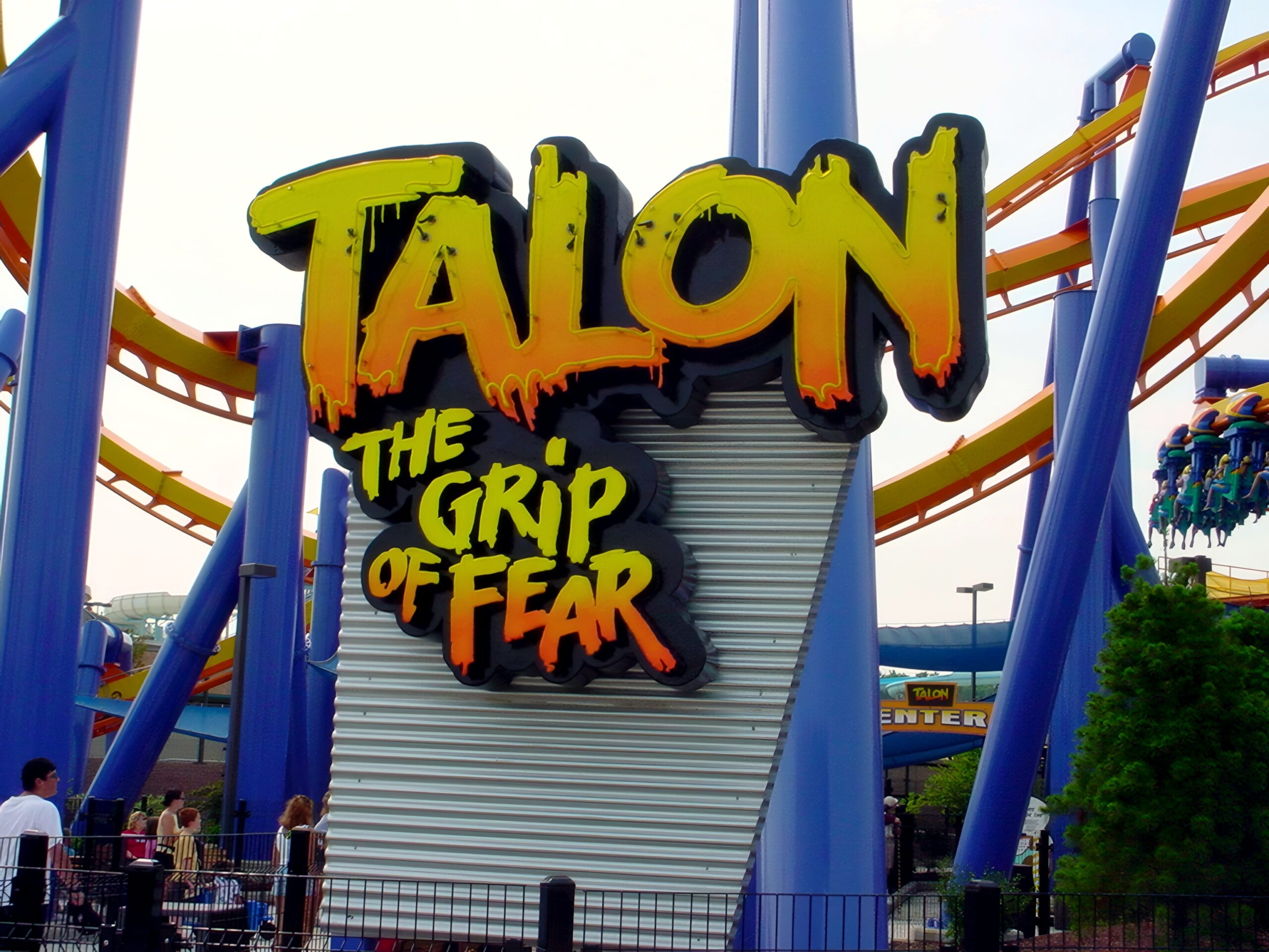 The original Talon: The Grip of Fear entrance sign at Dorney Park, July 2001