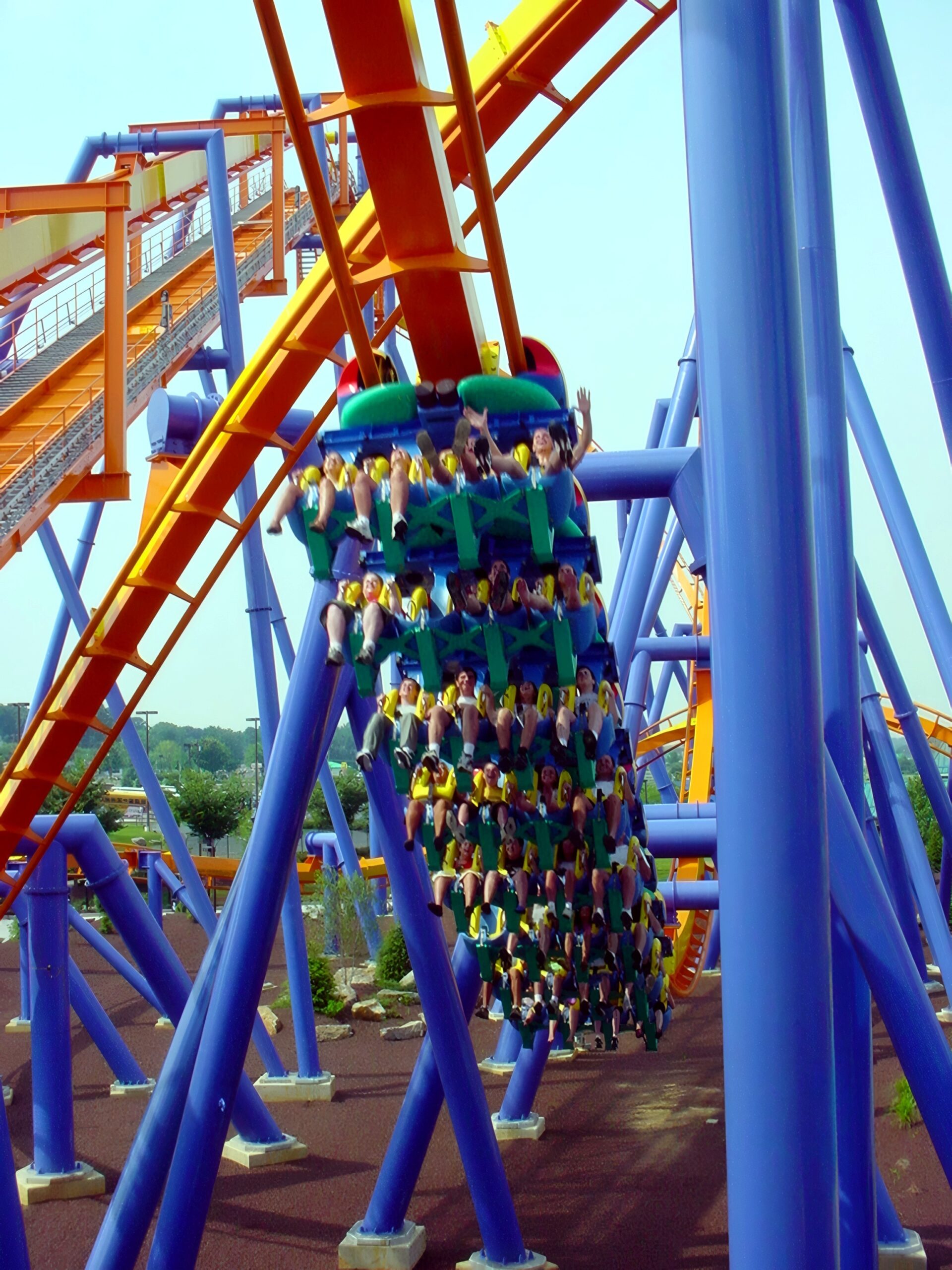 Close view of a Talon train inside the vertical loop, July 2001