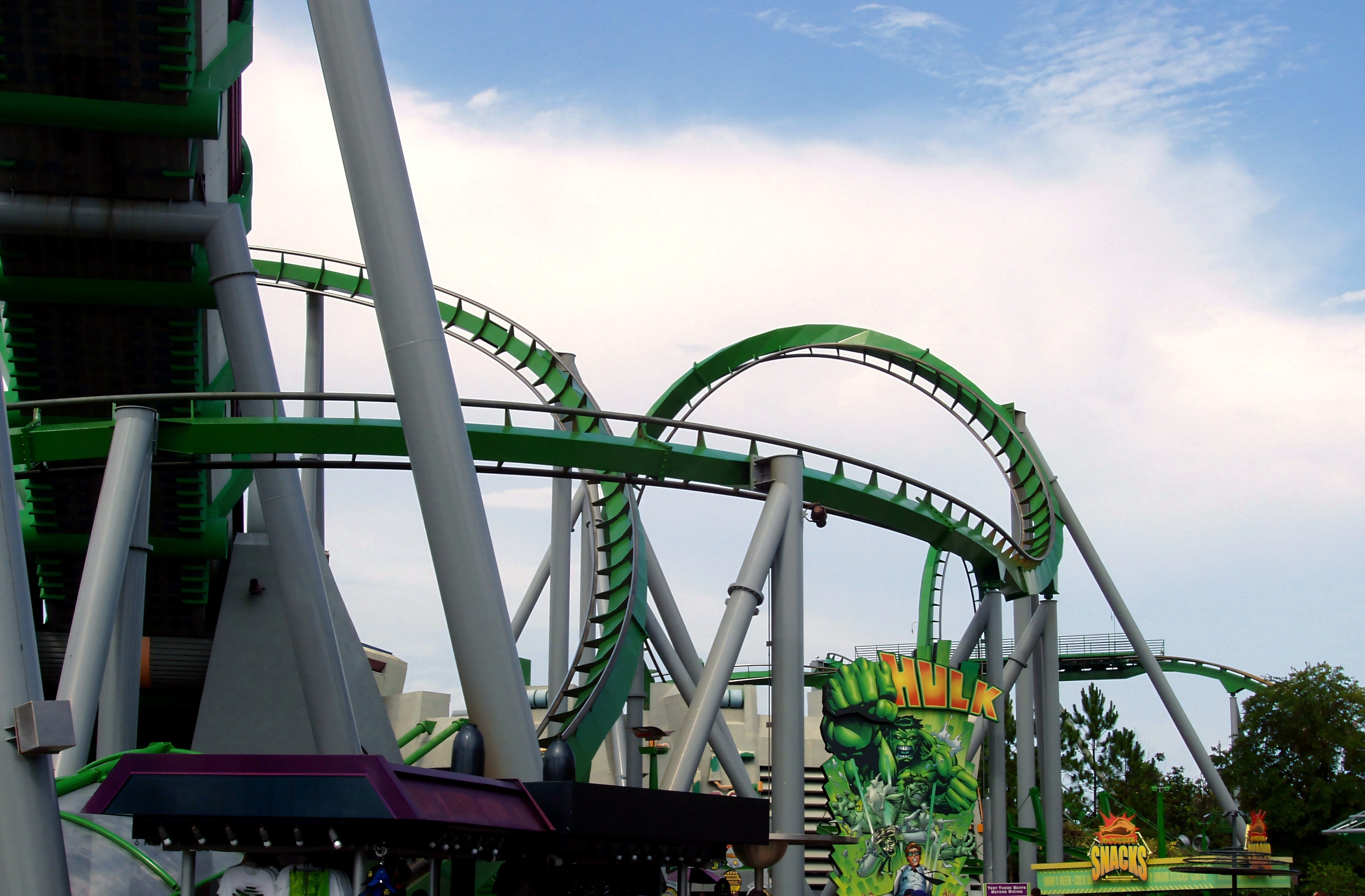 HULK signage with the queue crowd below, The Incredible Hulk Coaster, July 2006