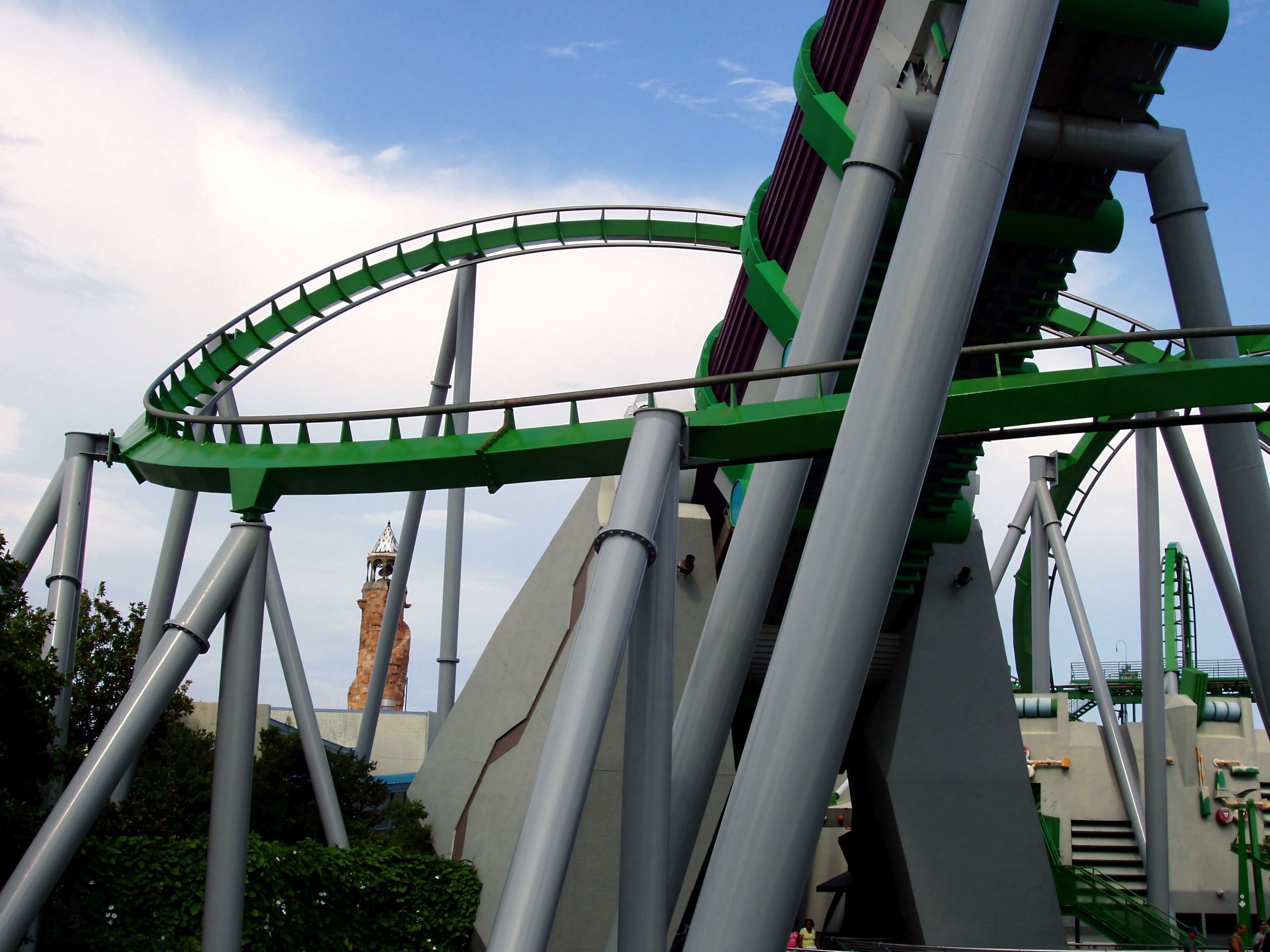 Loop close-up with the launch tower behind, The Incredible Hulk Coaster, July 2006