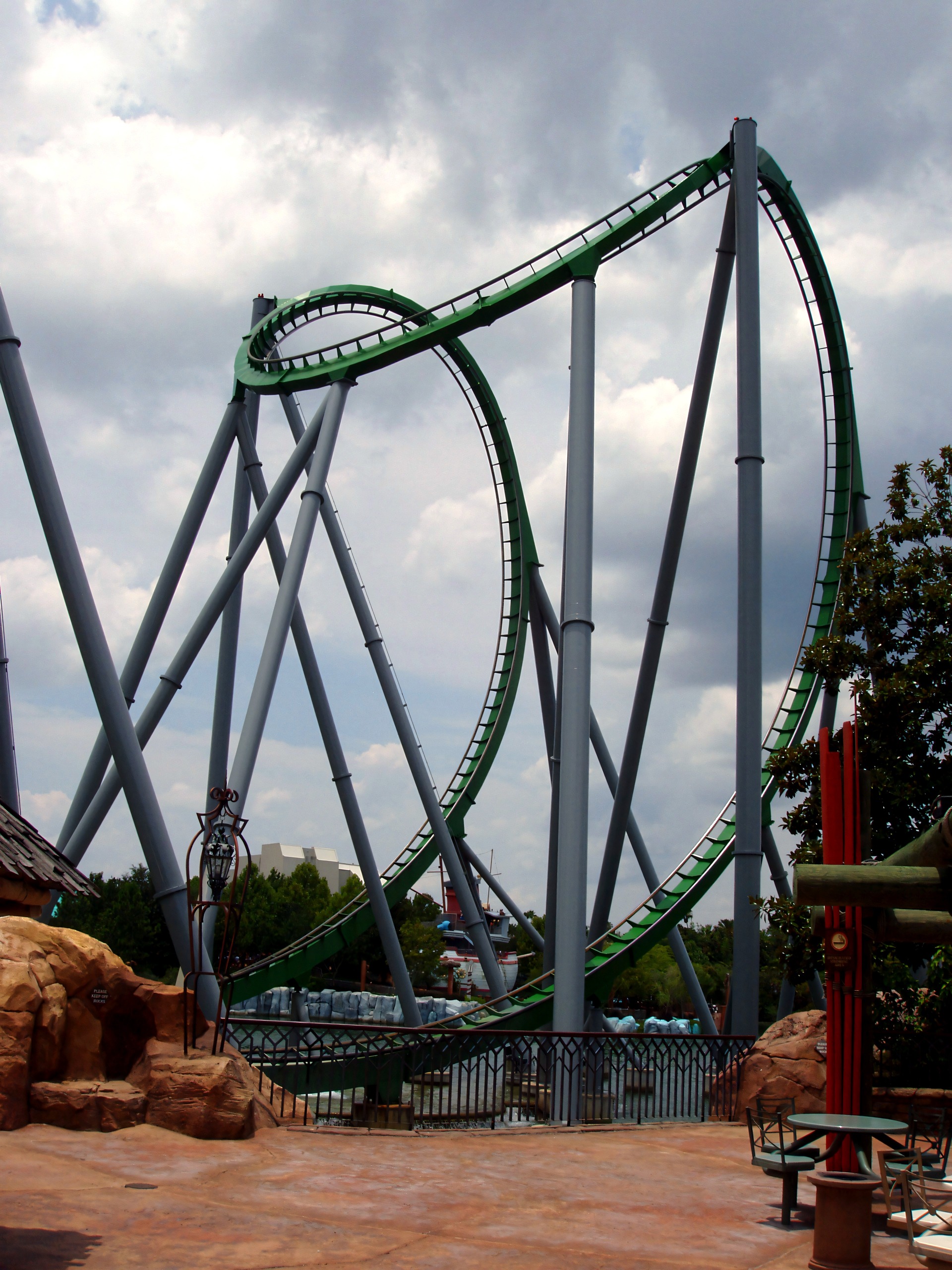 Vertical loop and launch tunnel, queue below, The Incredible Hulk Coaster, July 2006