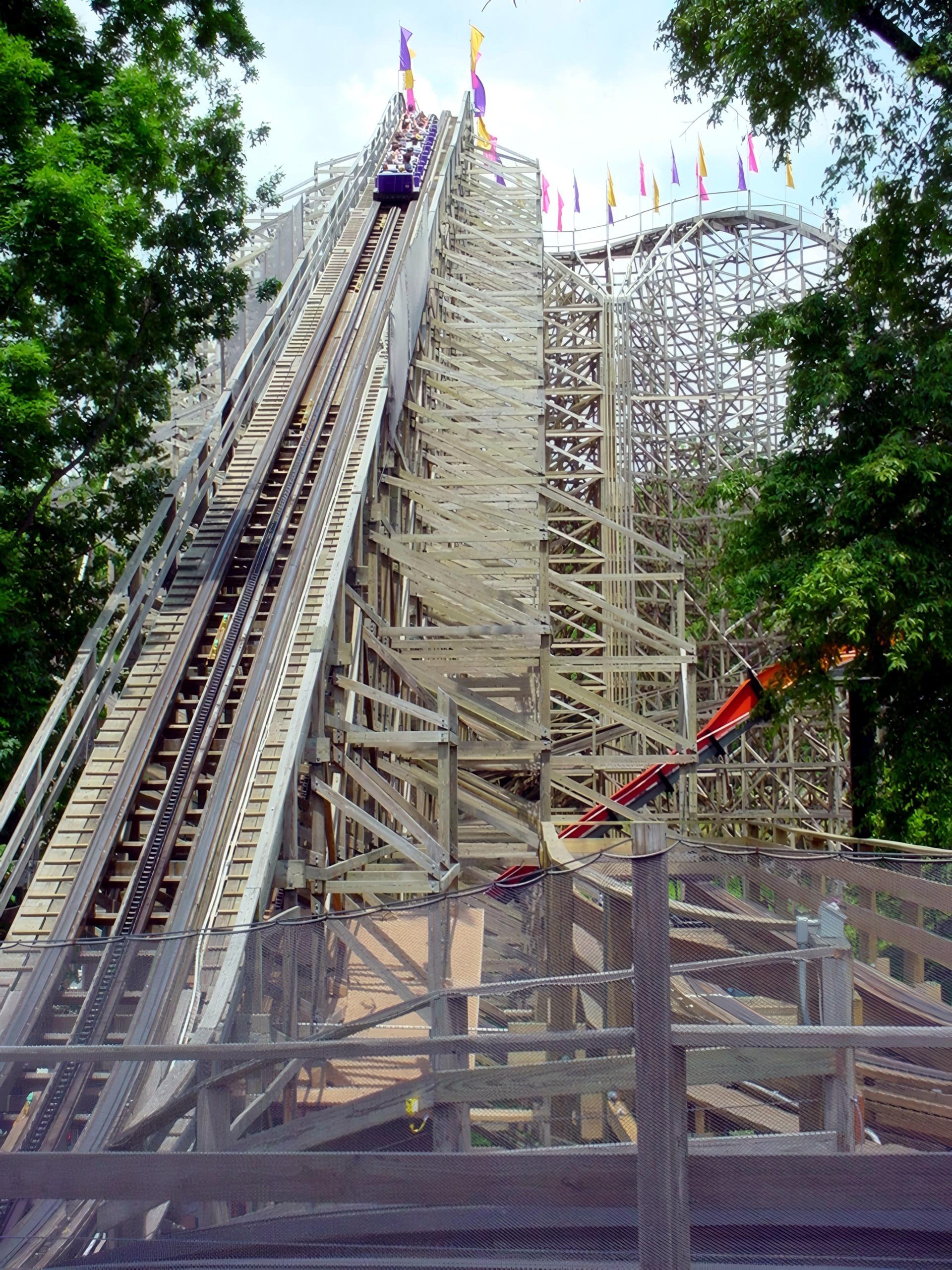 The Legend's lift structure and track against the sky, July 2002