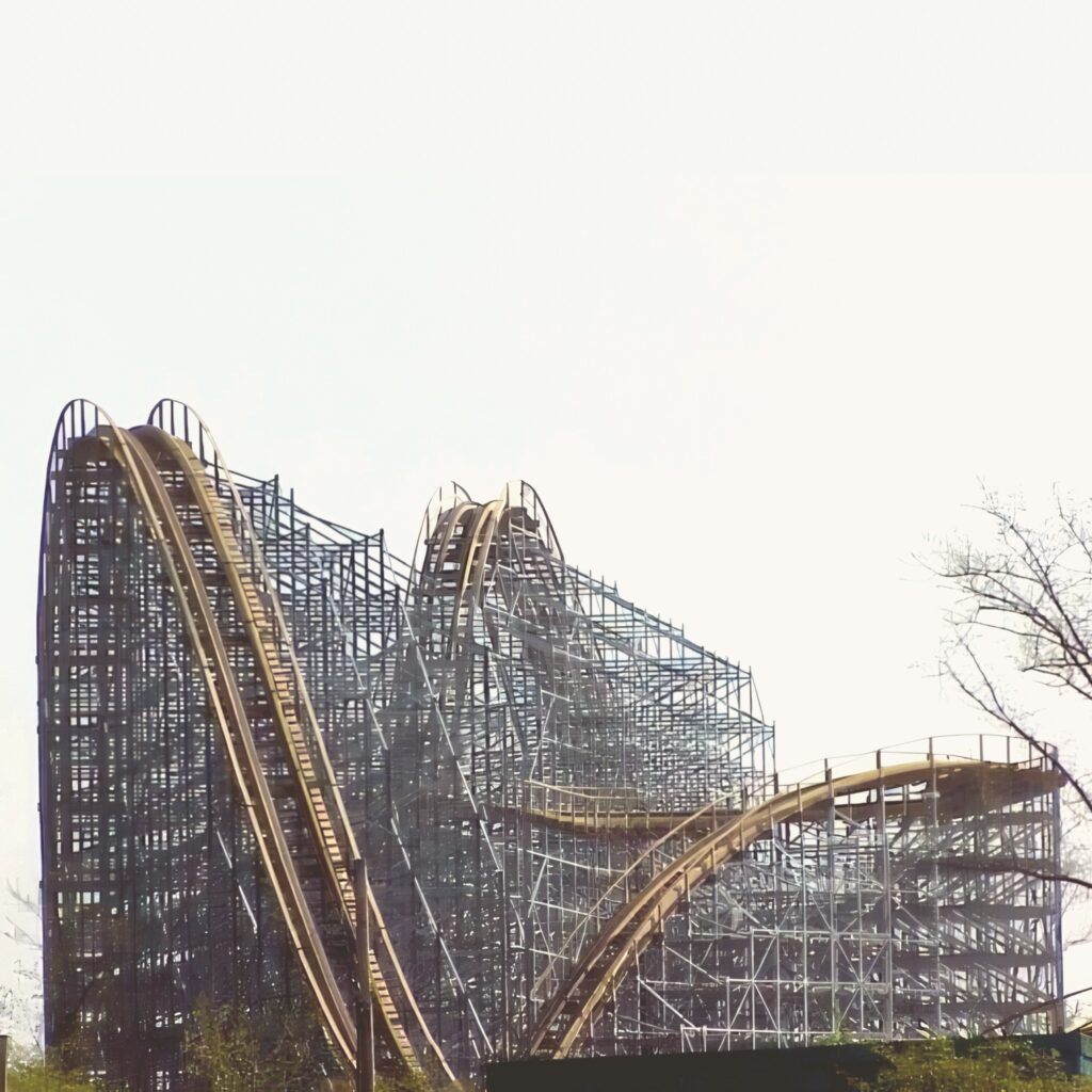 The Villain at Geauga Lake: the twisting wooden structure seen from across the park