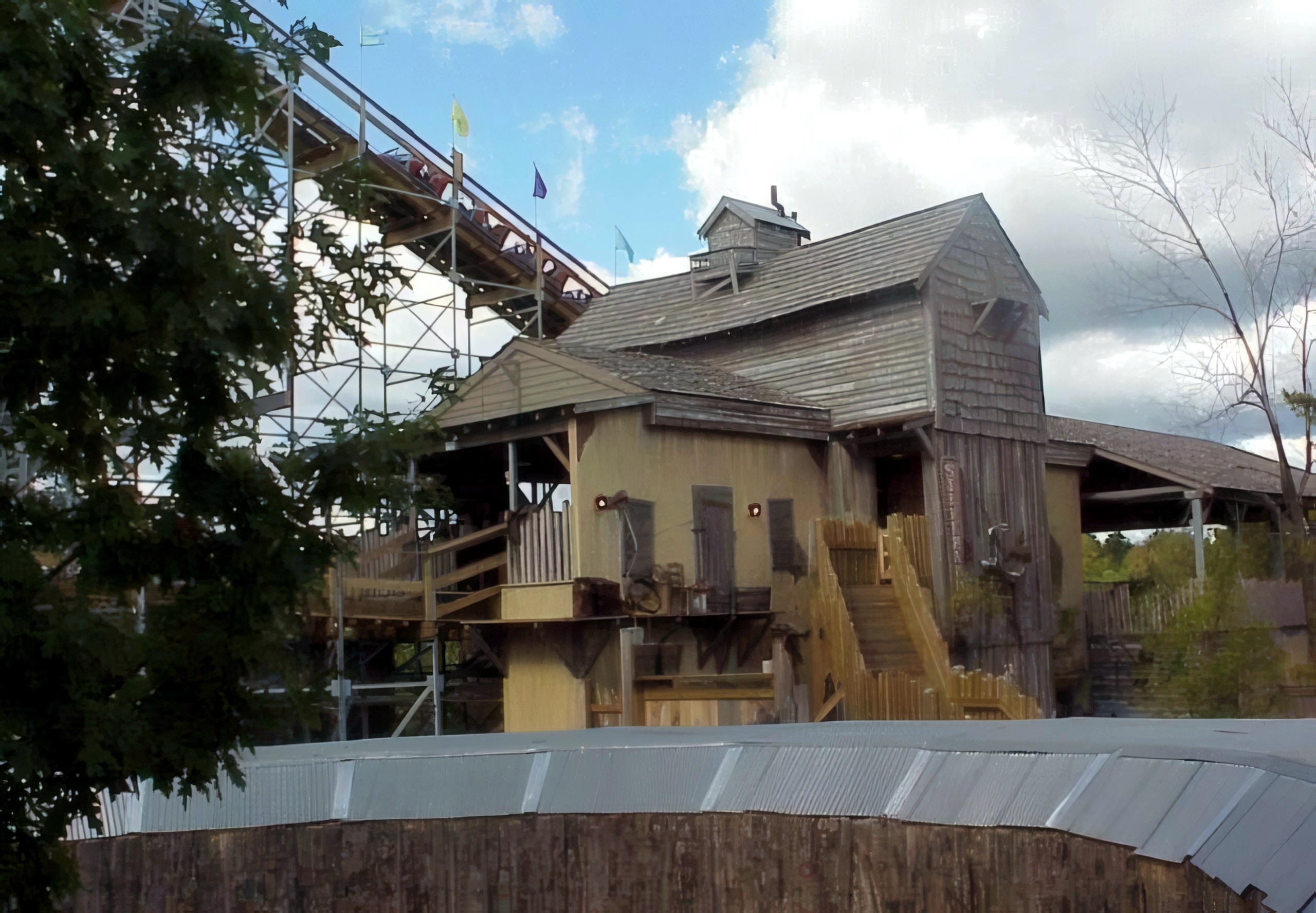 The Villain's mine-themed station building at Geauga Lake, May 2000