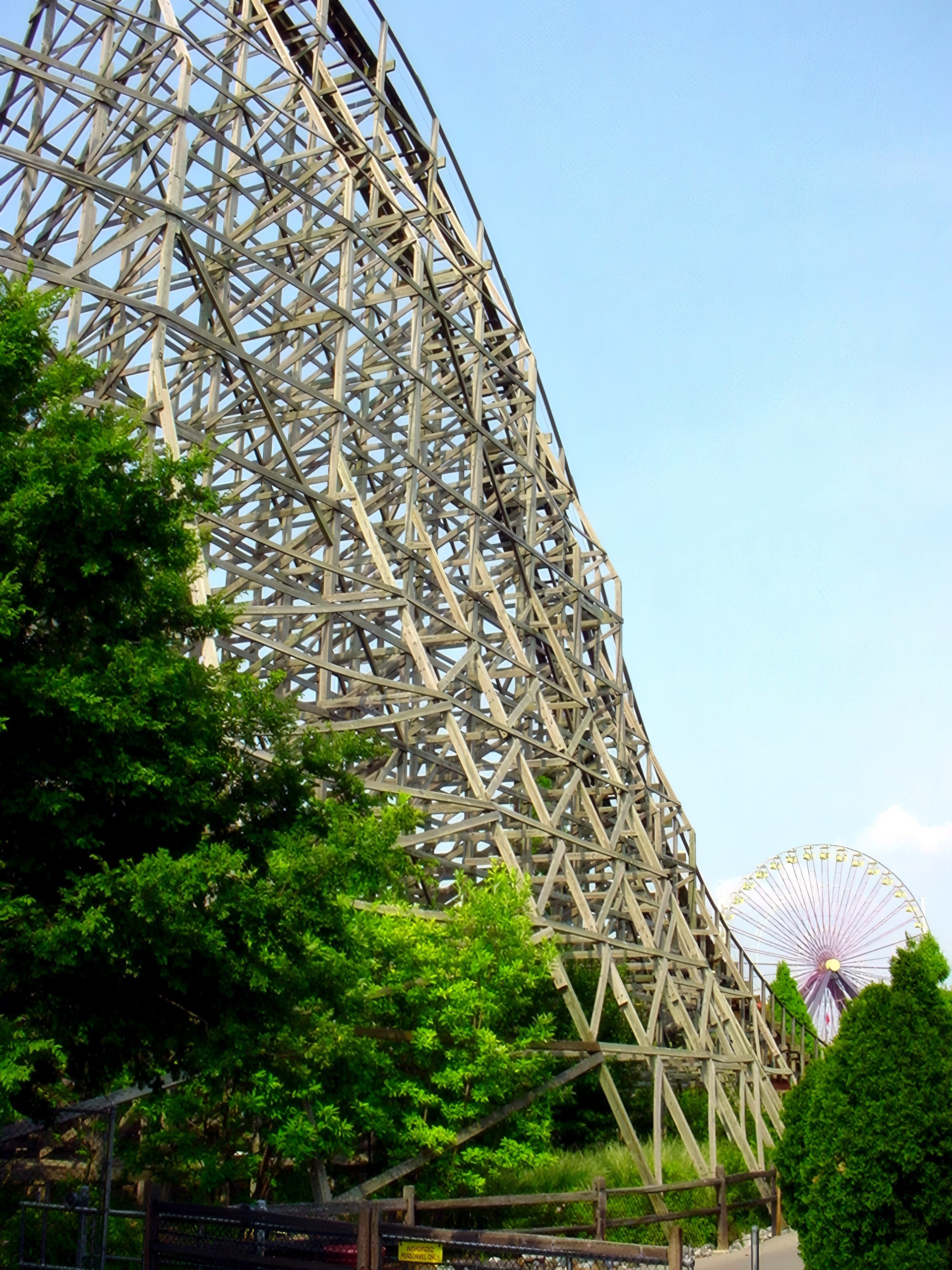 Thunder Run's wooden lift hill structure with the Ferris wheel behind at Six Flags Kentucky Kingdom, July 2002