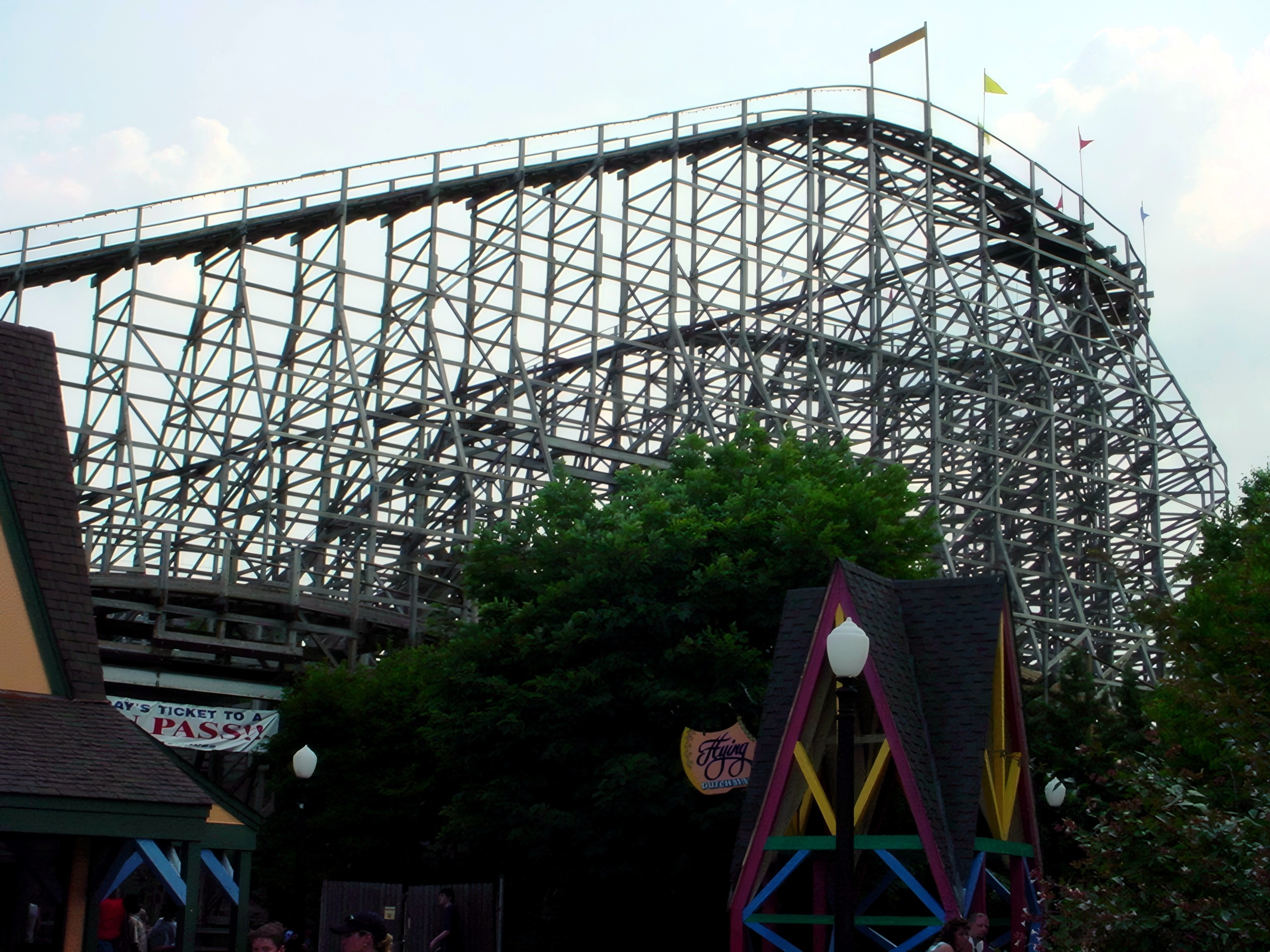Thunder Run's lift hill rising above the entrance buildings at Six Flags Kentucky Kingdom, July 2002