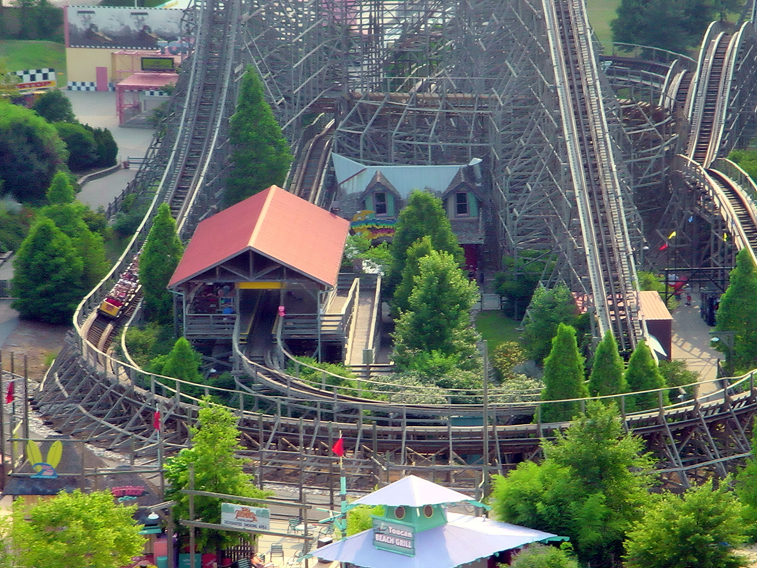 A Thunder Run train leaving the station at Six Flags Kentucky Kingdom, July 2002