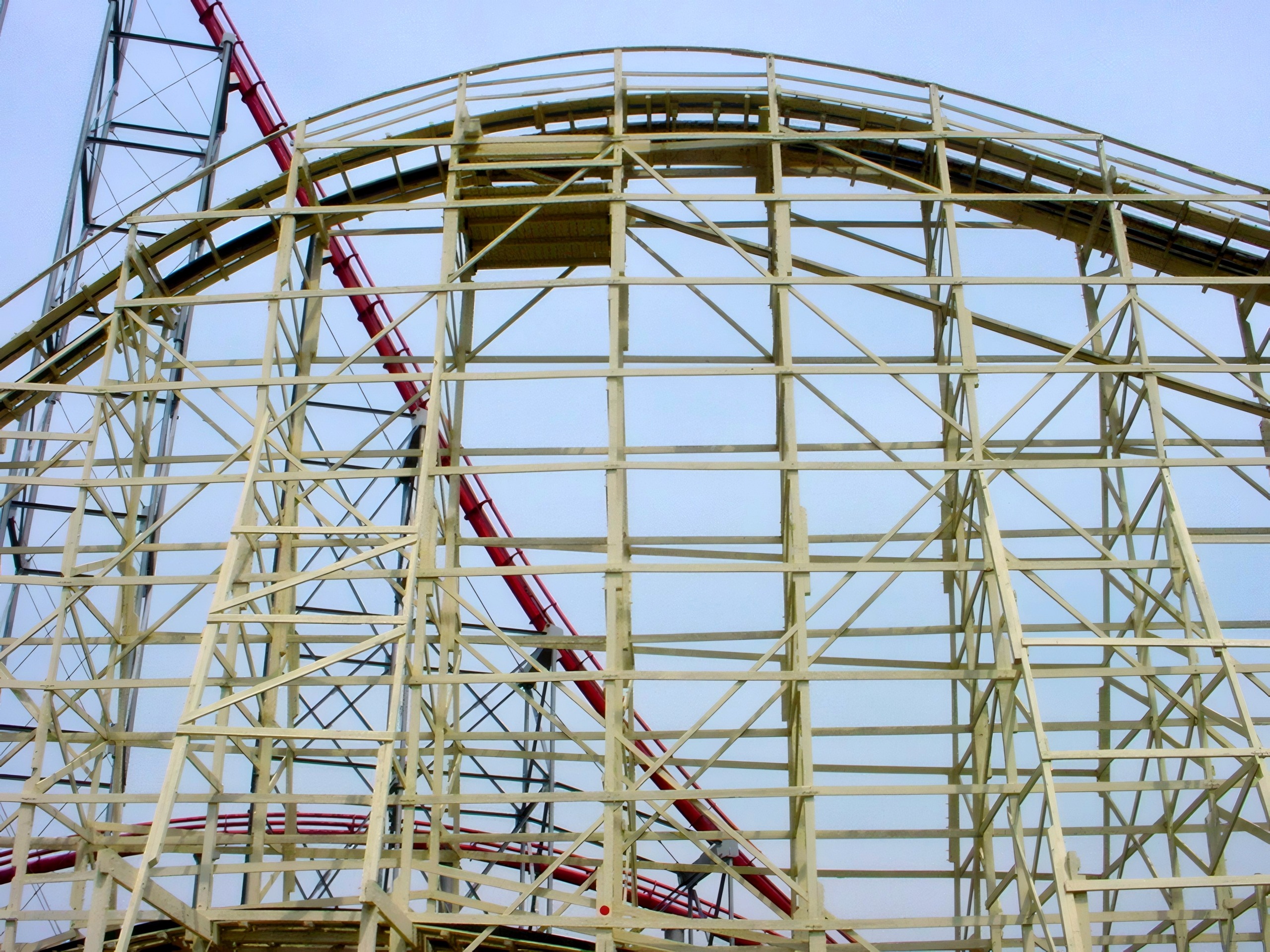 Thunderhawk's white wooden turnaround with Steel Force's red track above at Dorney Park, July 2001
