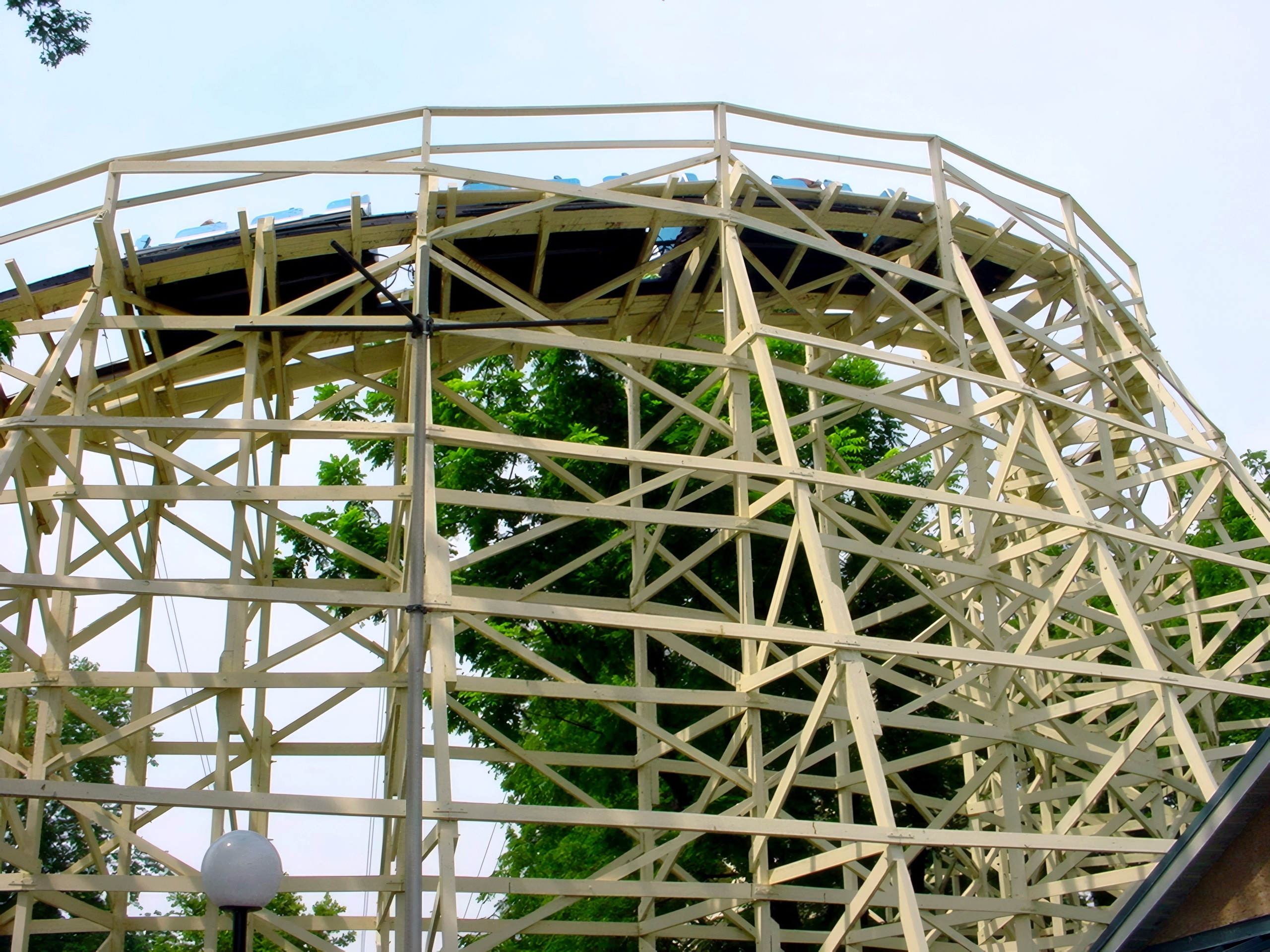 Thunderhawk's turnaround seen from the midway at Dorney Park, July 2001