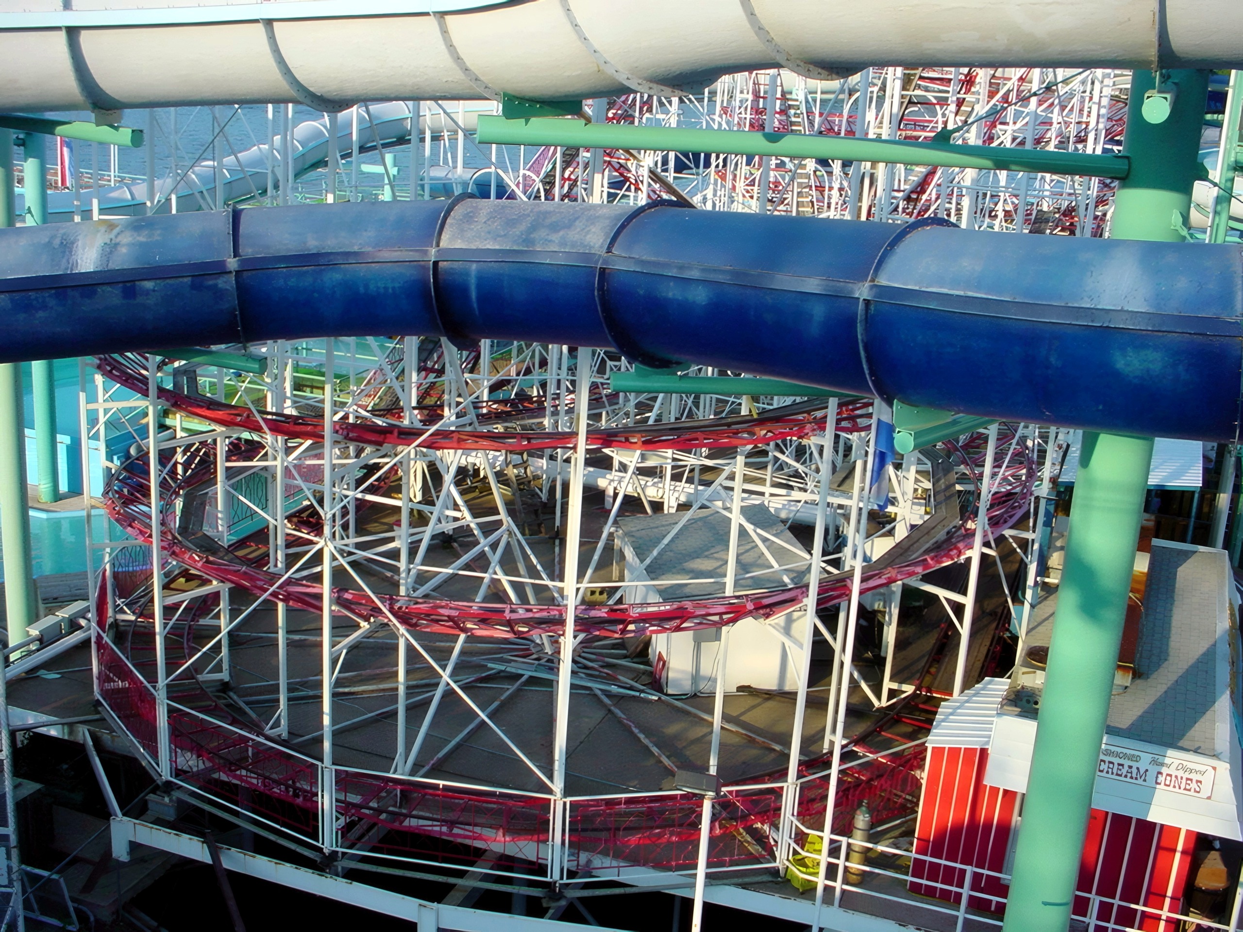 The Tig'rr Coaster's red spiral beneath the blue tube slide at Indiana Beach, June 2002