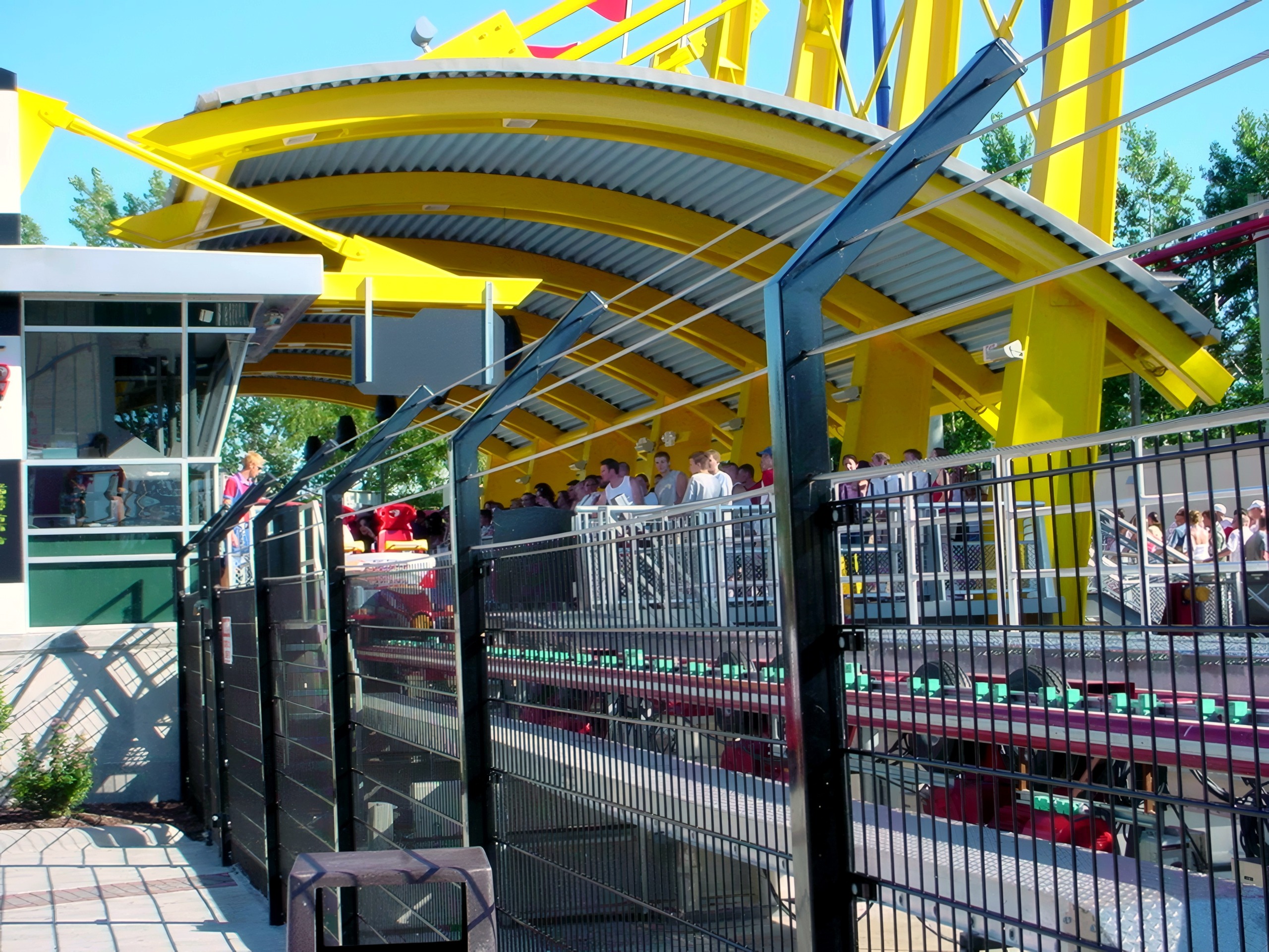 Coaster station queue with yellow canopy and train, Top Thrill Dragster, July 2003