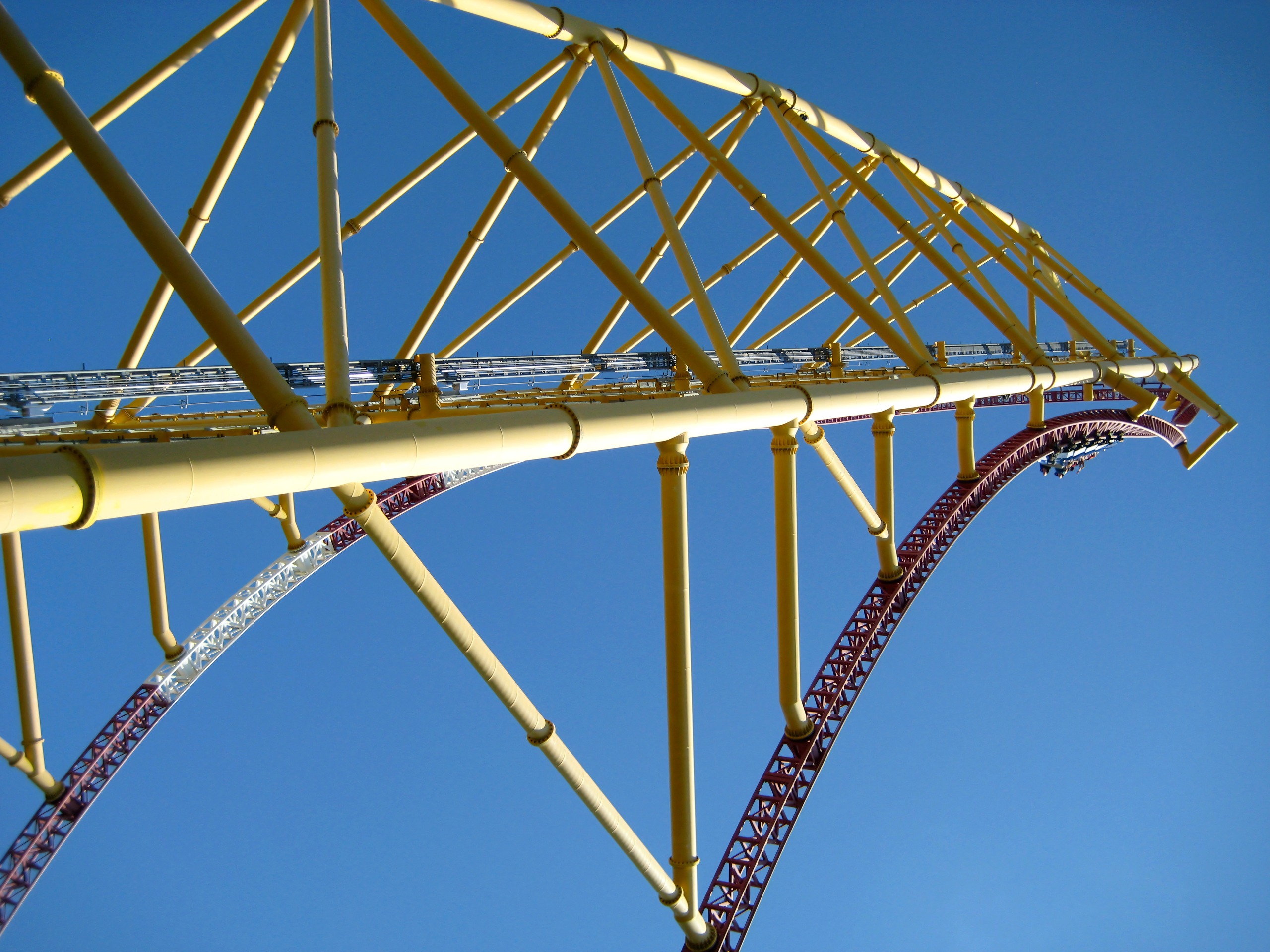 Tan lattice lift structure with red racing coaster track, Top Thrill Dragster, September 2007