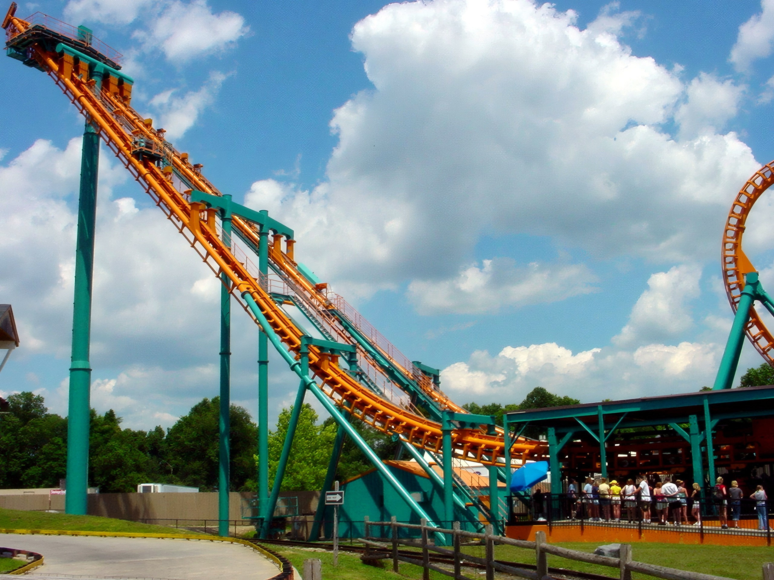 The Two-Face: The Flip Side lift tower and station at Six Flags America, July 2001