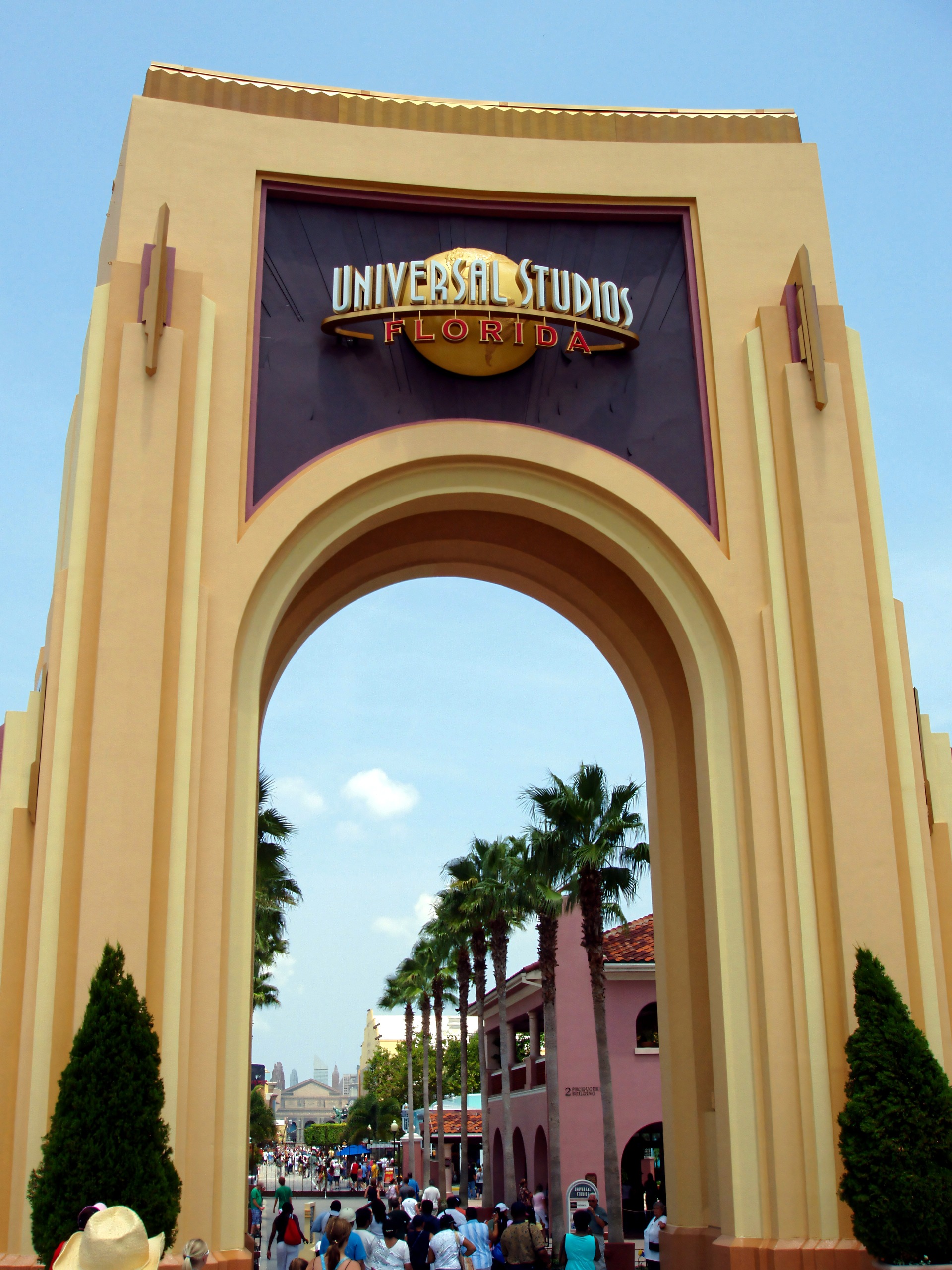 The entrance arch up close, Universal Studios Florida, June 2006