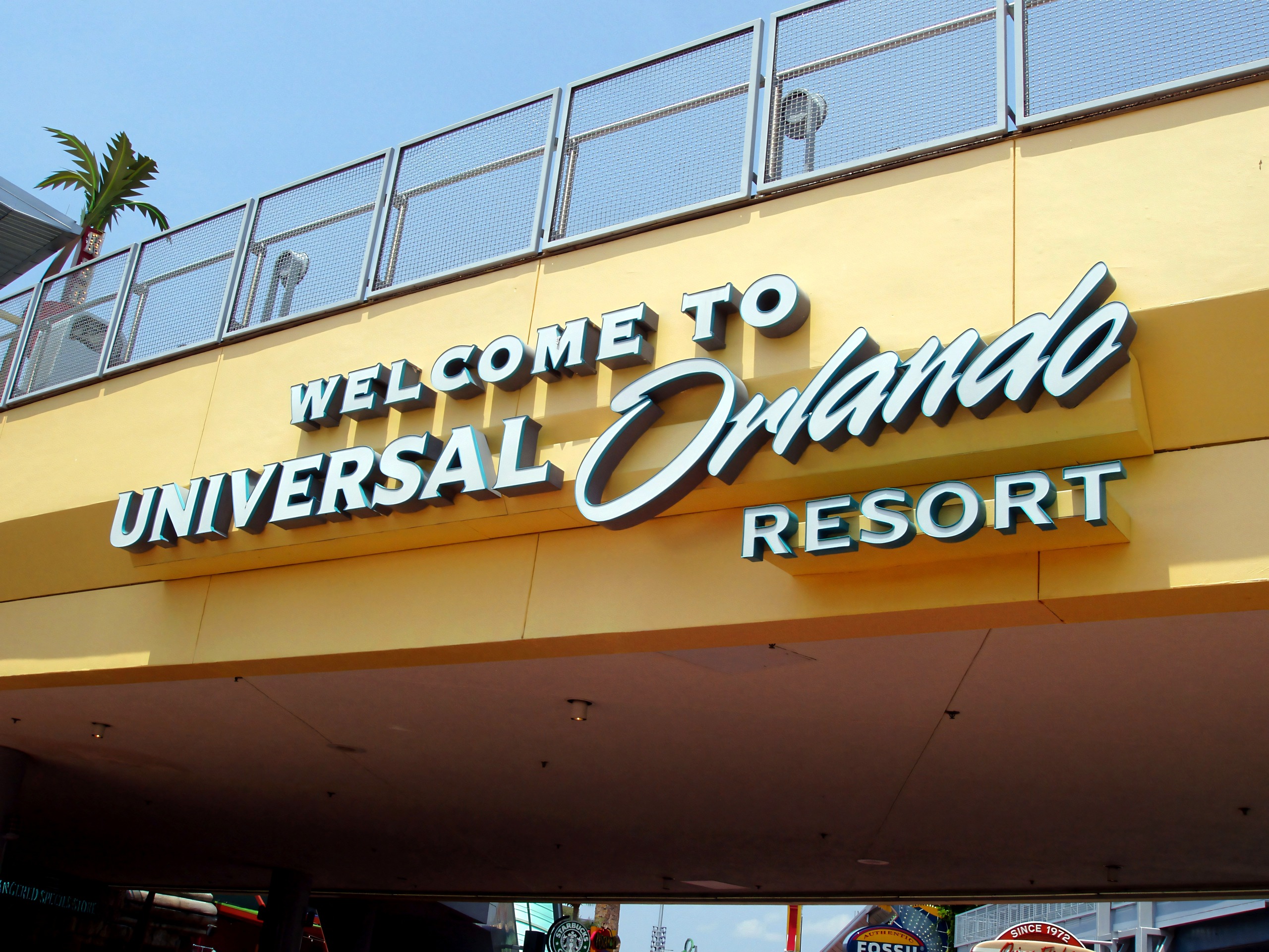Welcome to Universal Orlando Resort sign at the entrance, Universal Studios Florida, June 2006