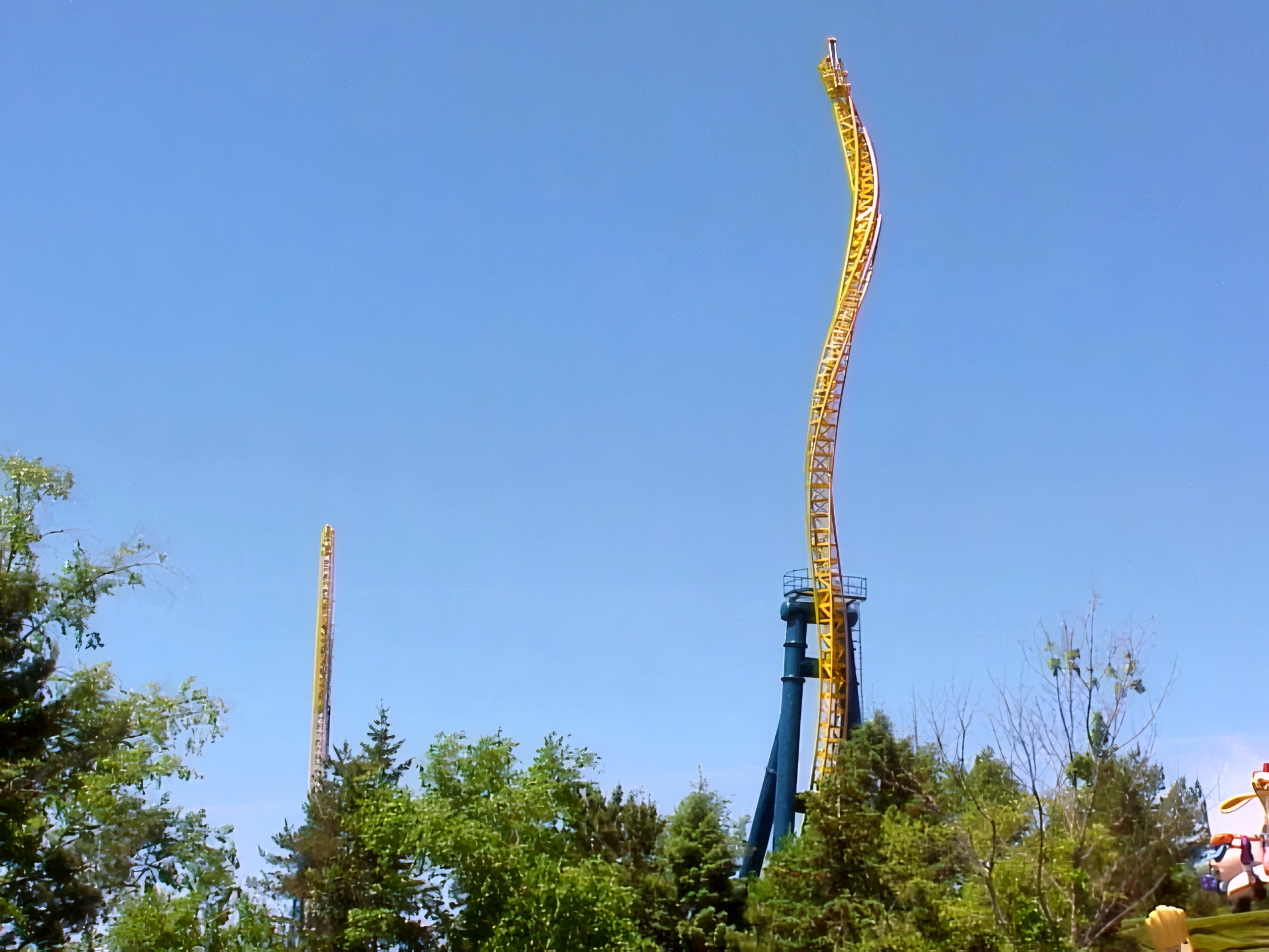 Both Vertical Velocity spikes against the sky at Six Flags Great America, May 2001