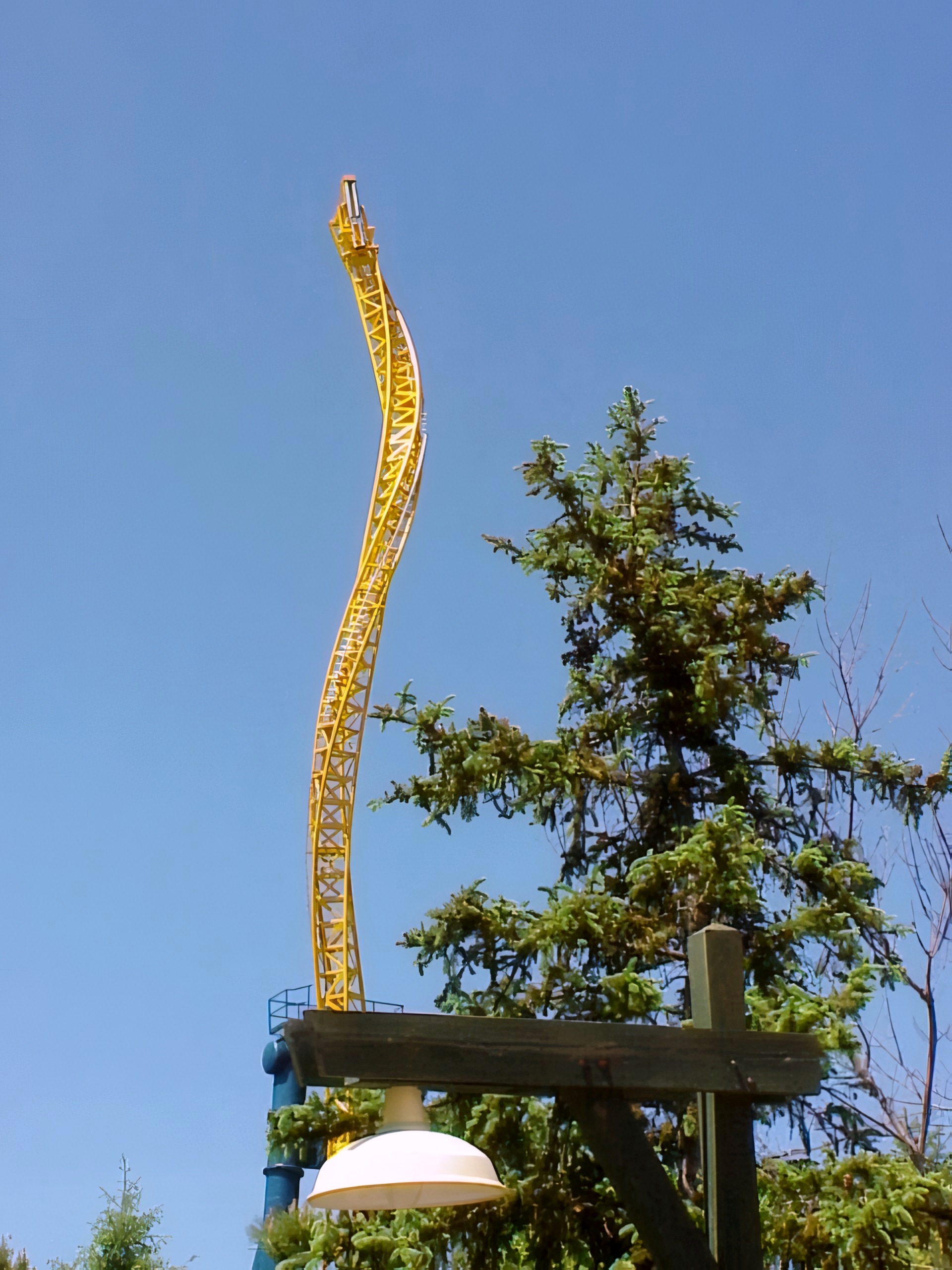 The Vertical Velocity spike rising above the trees at Six Flags Great America, May 2001