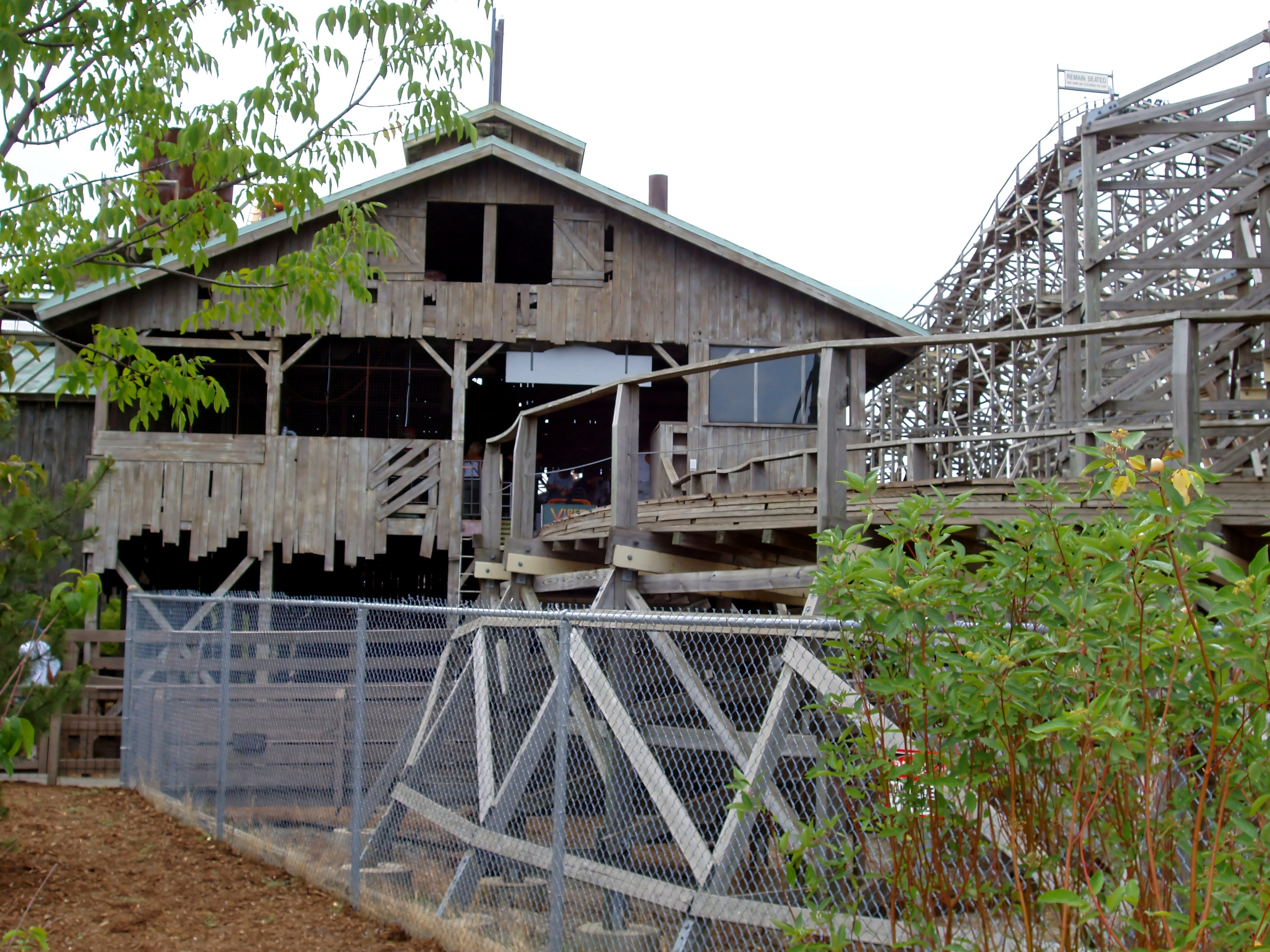 The weathered Viper station beside the wooden structure at Six Flags Great America, August 2005