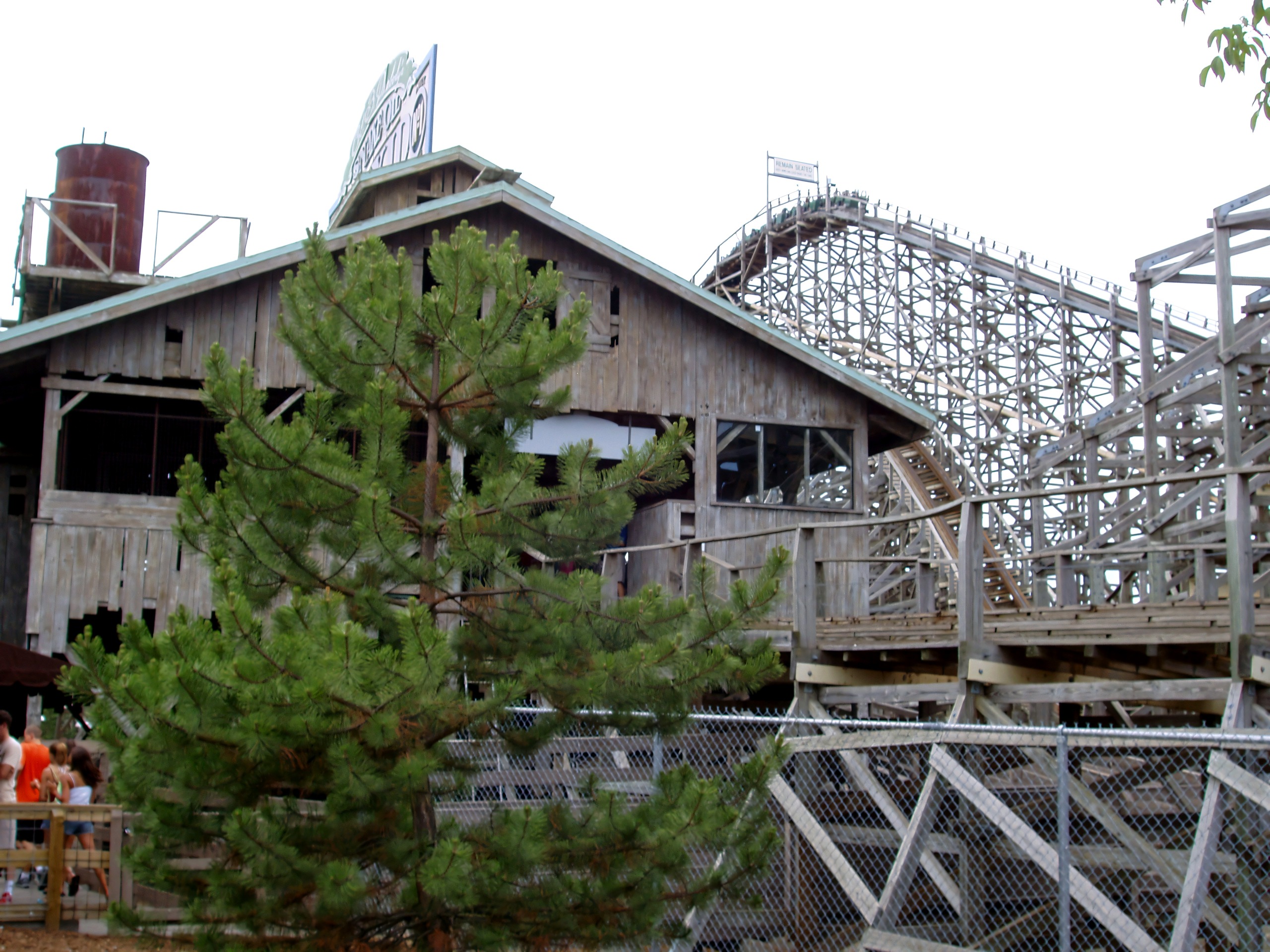 The Viper station with the lift hill behind it at Six Flags Great America, August 2005