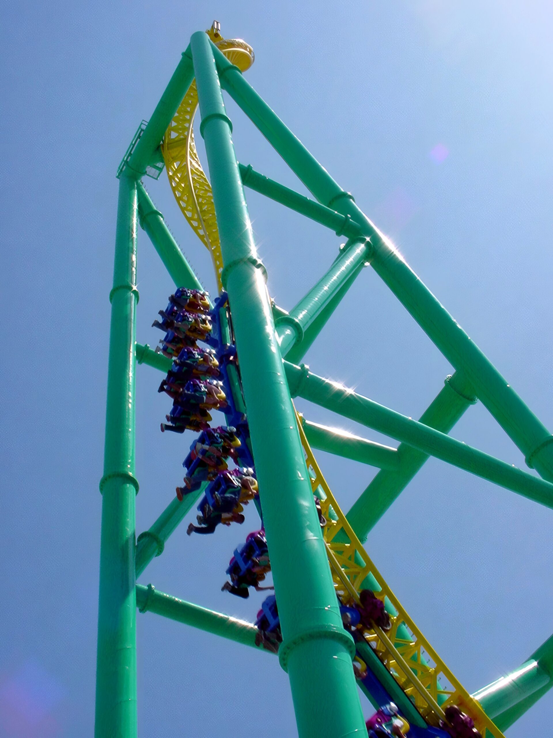 A Wicked Twister train on the launch track between the spikes, May 2002