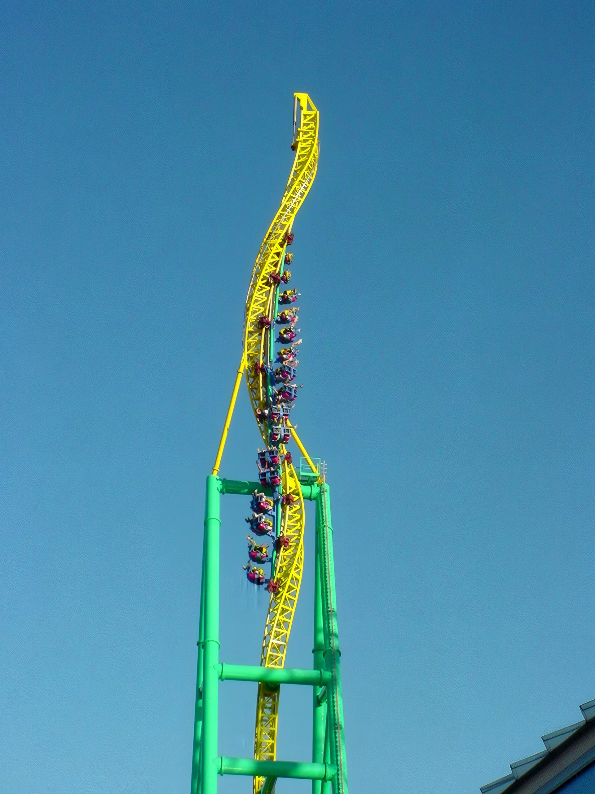 Wicked Twister's twisted spike tower, train climbing near top, Wicked Twister, July 2003