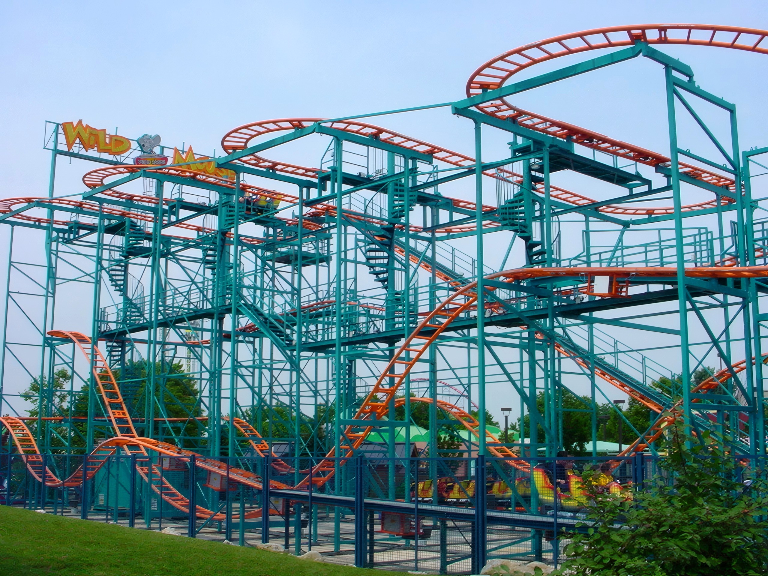 The Wild Mouse switchbacks and orange track at Dorney Park, July 2001