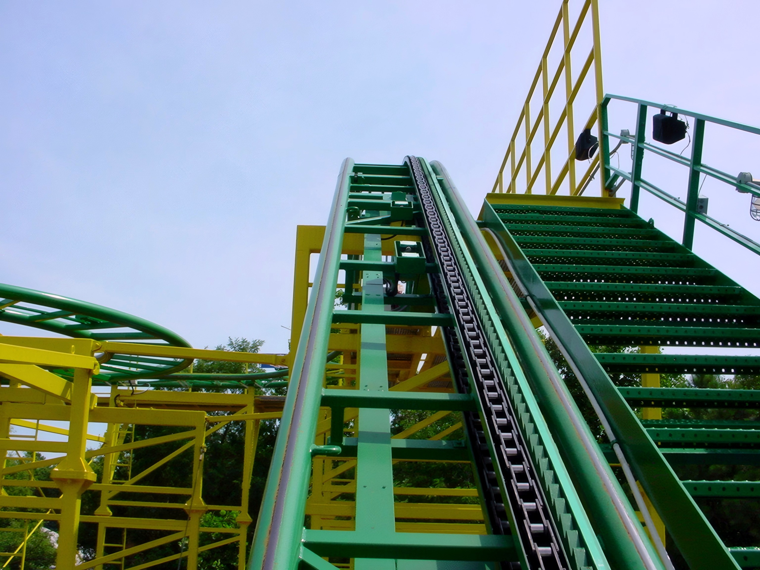 Looking up the Wilde Maus lift hill at Busch Gardens Williamsburg, July 2001
