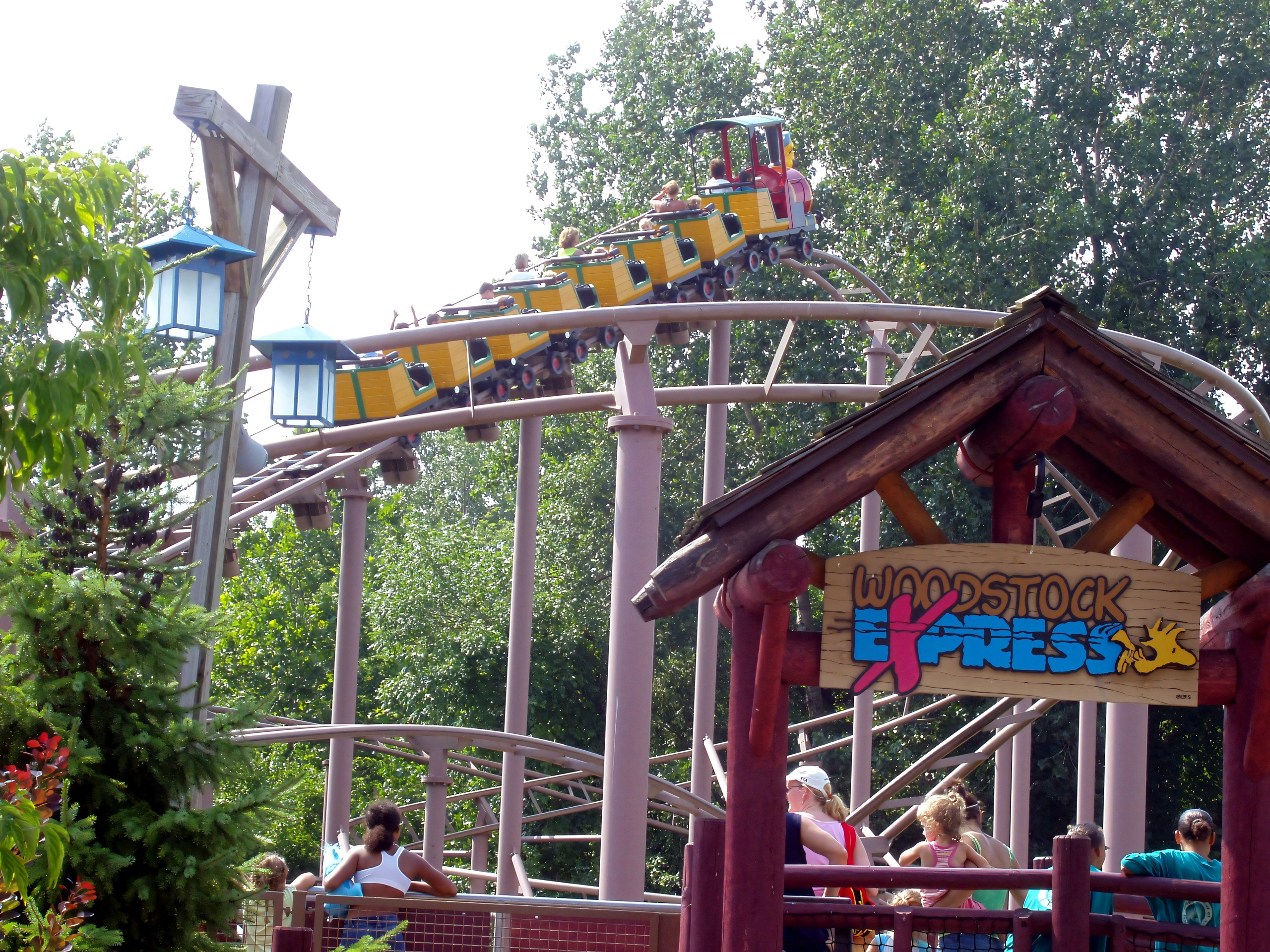 Woodstock Express train cresting lift hill past entrance sign, Woodstock Express, July 2005