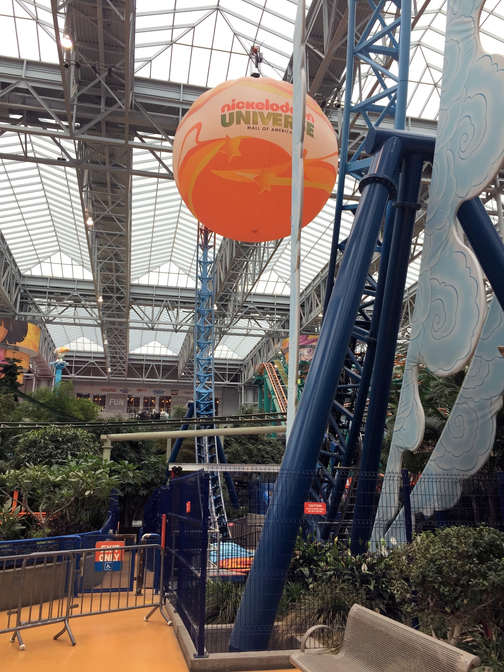 Avatar Airbender's blue halfpipe arm beside the Nickelodeon Universe balloon, Nickelodeon Universe, Mall of America, November 2015