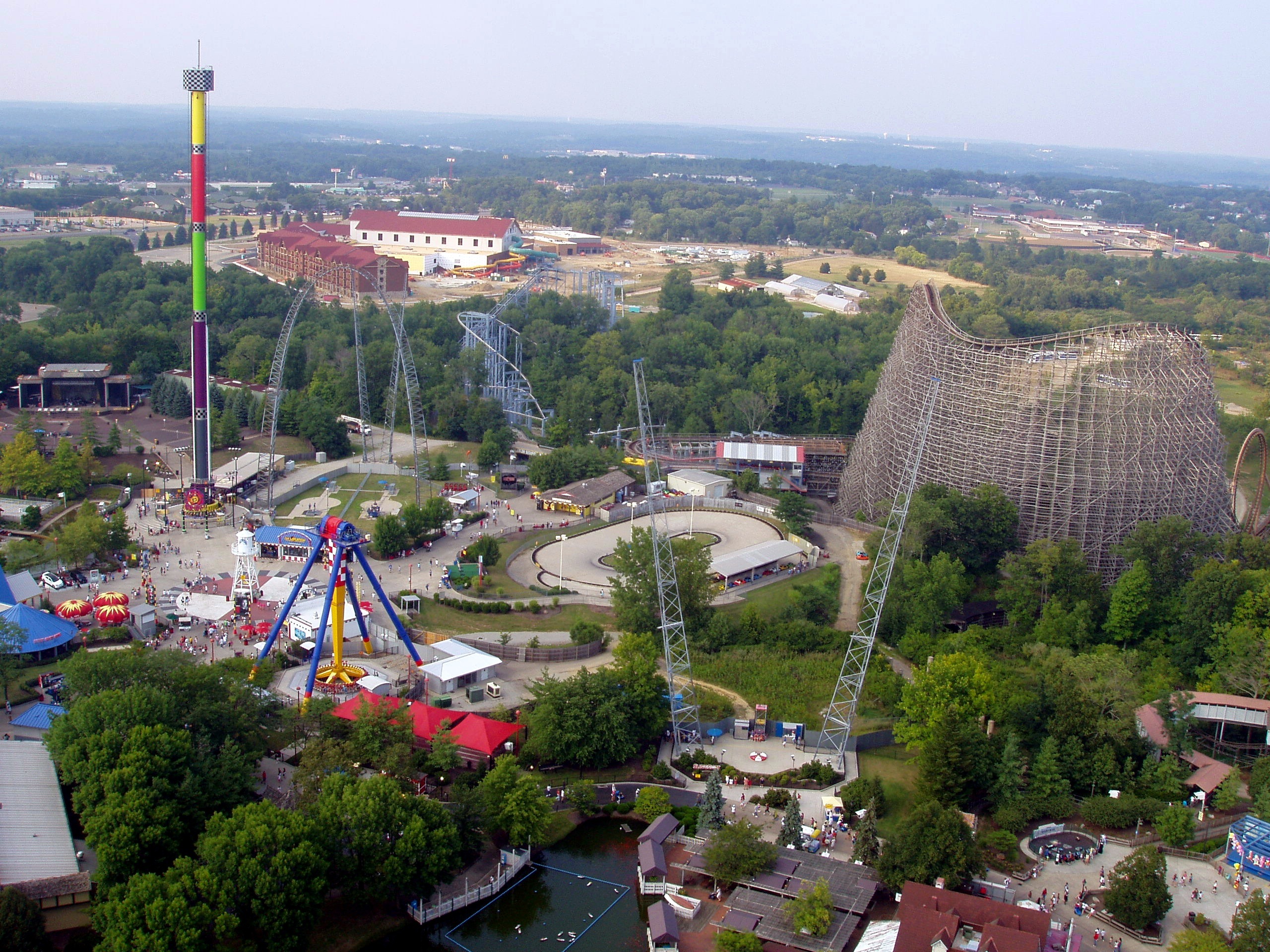 Delirium and the Drop Zone tower seen from the Eiffel Tower at Paramount's Kings Island, August 2006